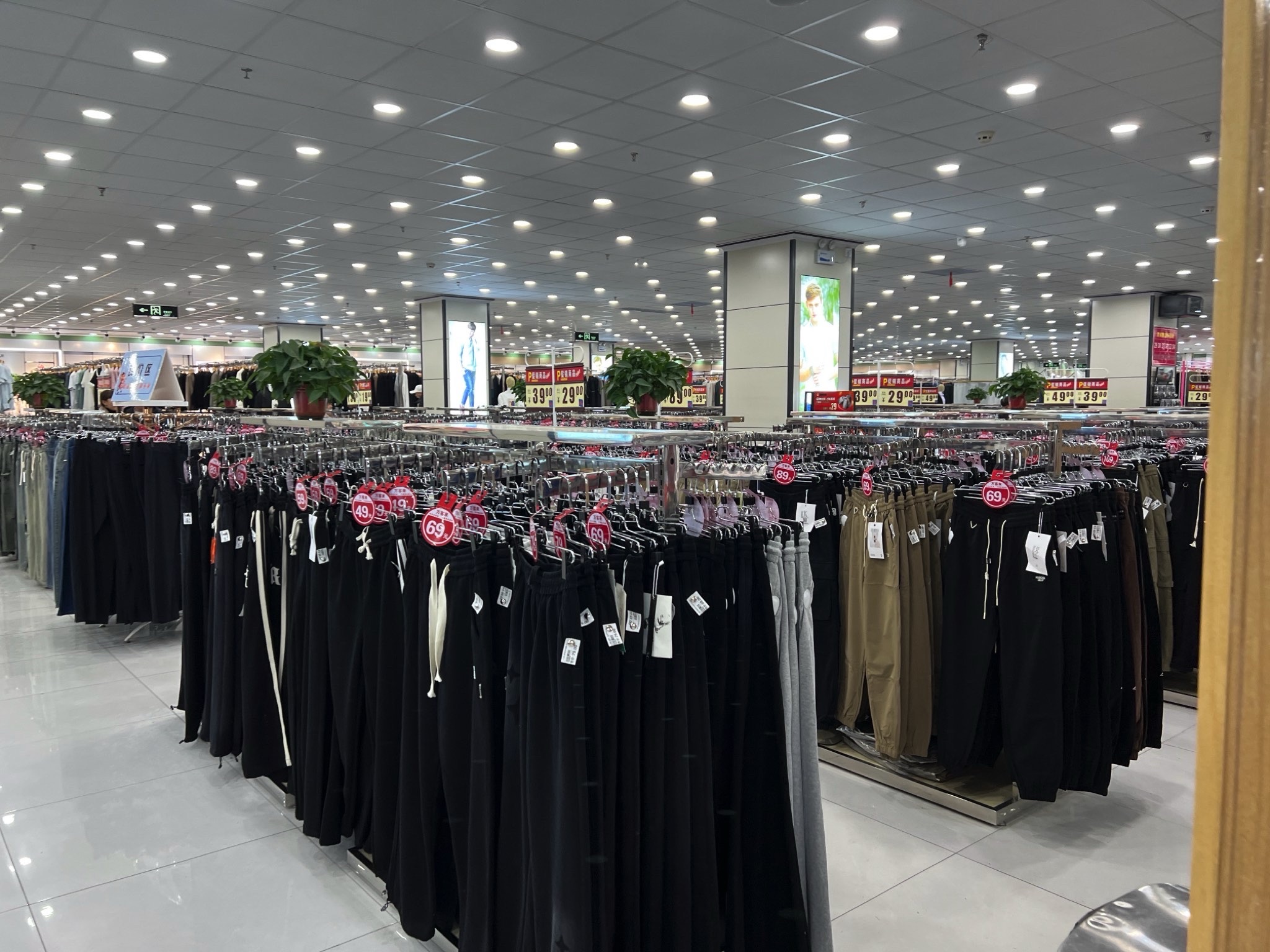 万客来服装超市(临汾温州商贸城店)