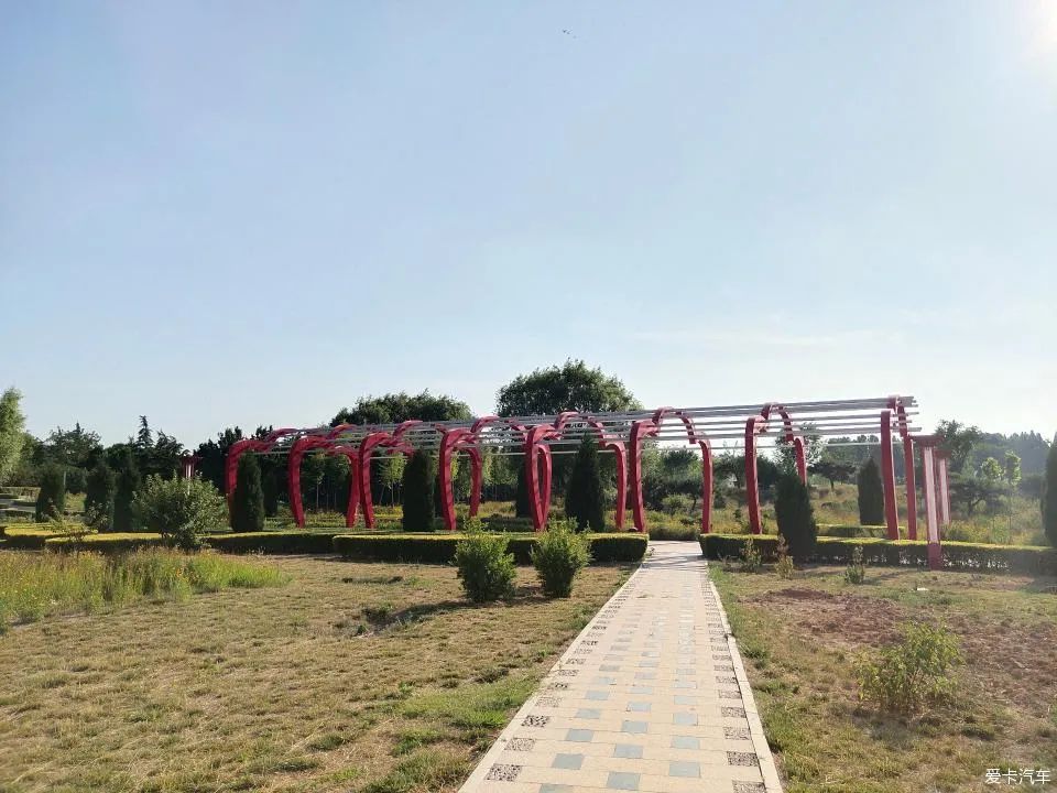 阳坡塔情侣公园旅行图片 2