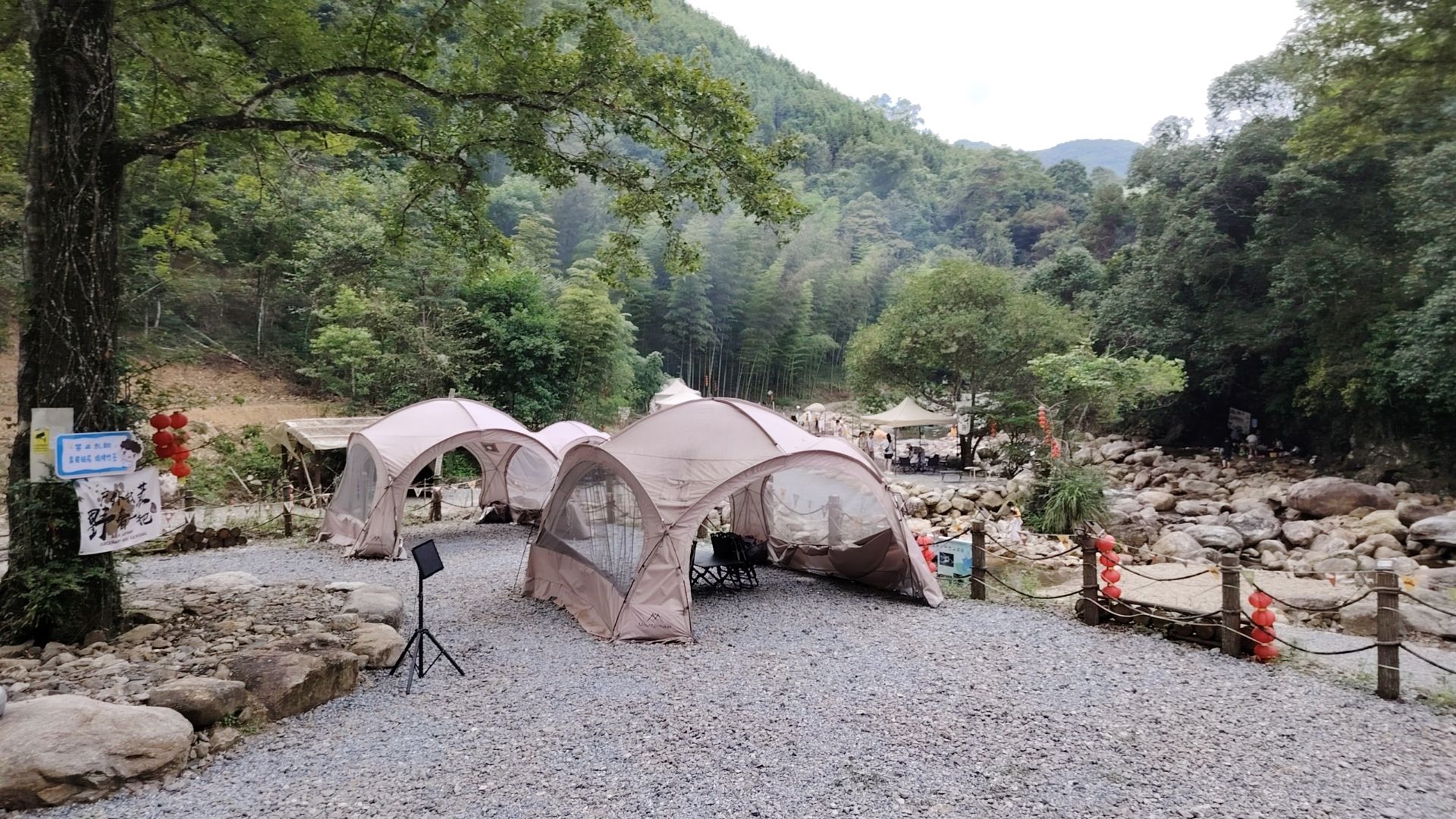 龙地溪谷生态露营基地