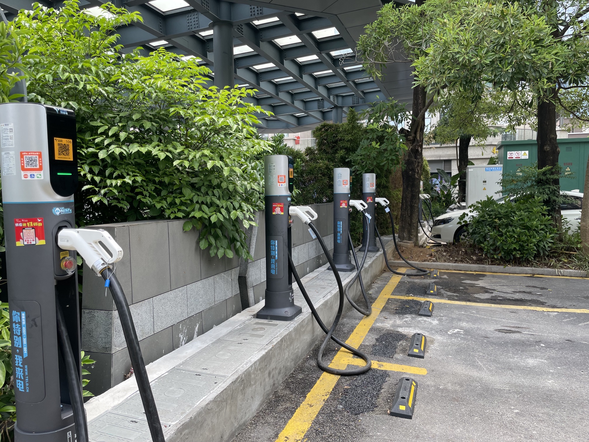 特来电汽车充电站(特来电珠海富华里超充站)