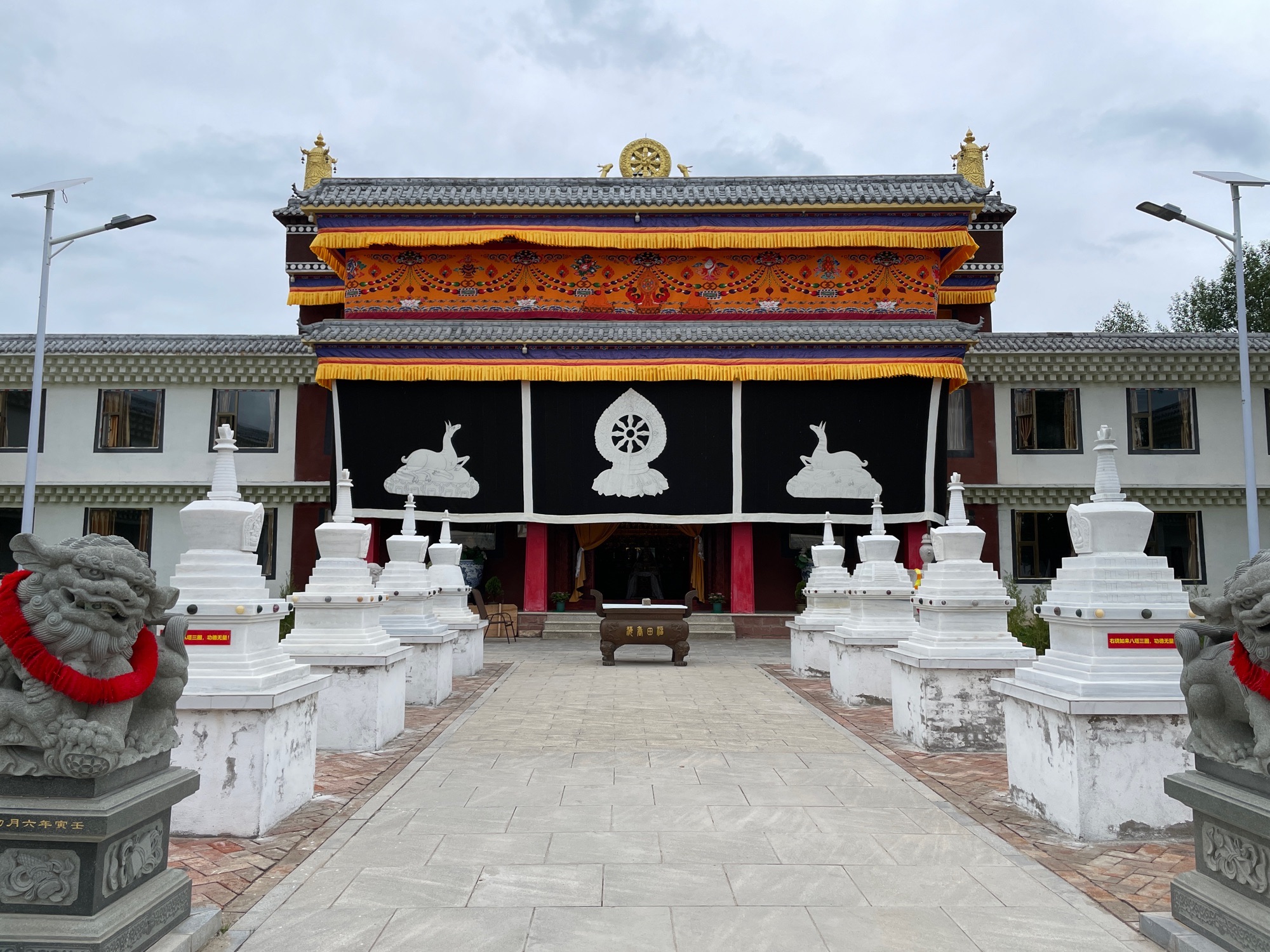 长寿佛三尊大殿(祈福殿)