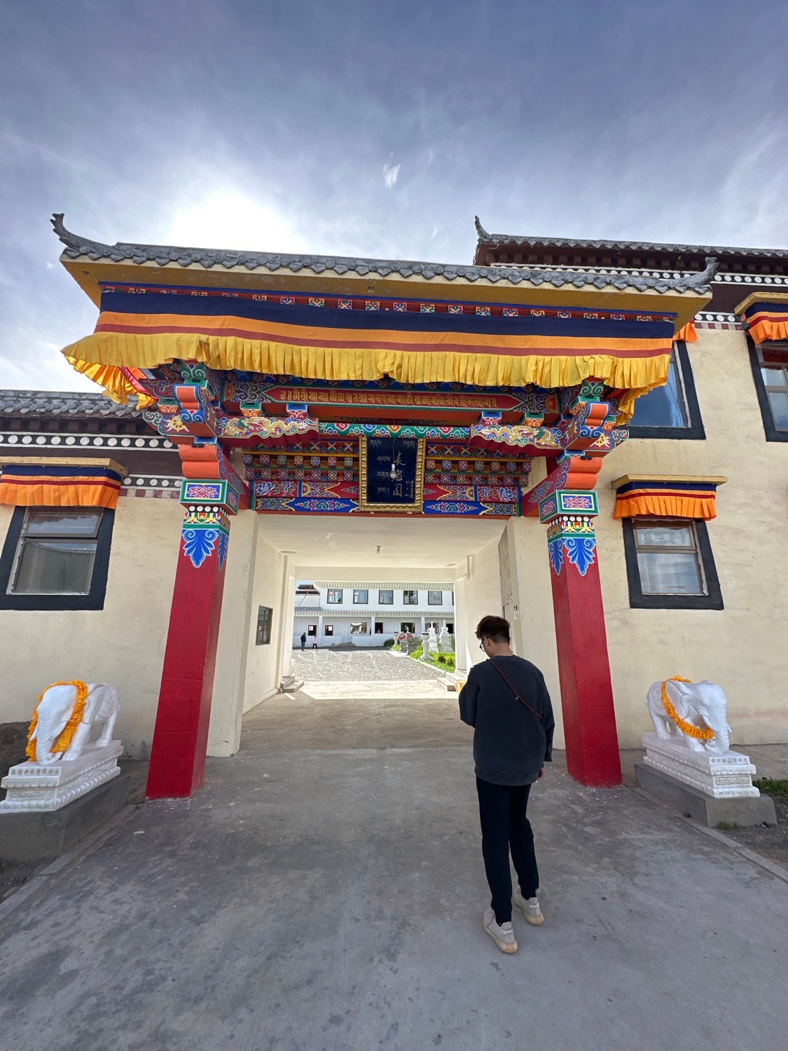 长寿佛三尊大殿(祈福殿)实景照片