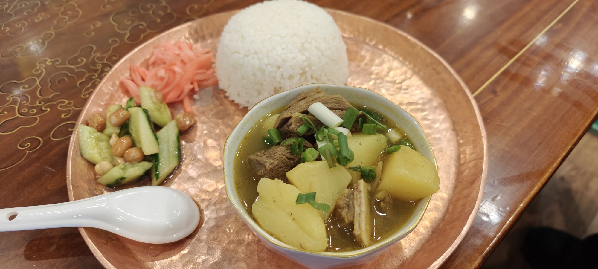 金轮庄园特色藏餐厅