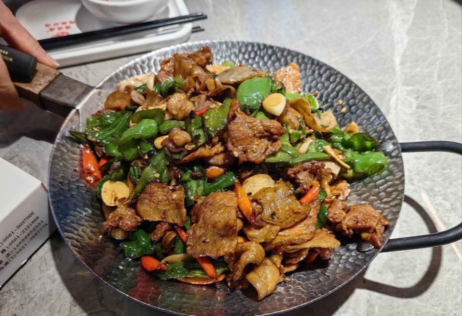 面疙瘩餐饮辣椒炒肉