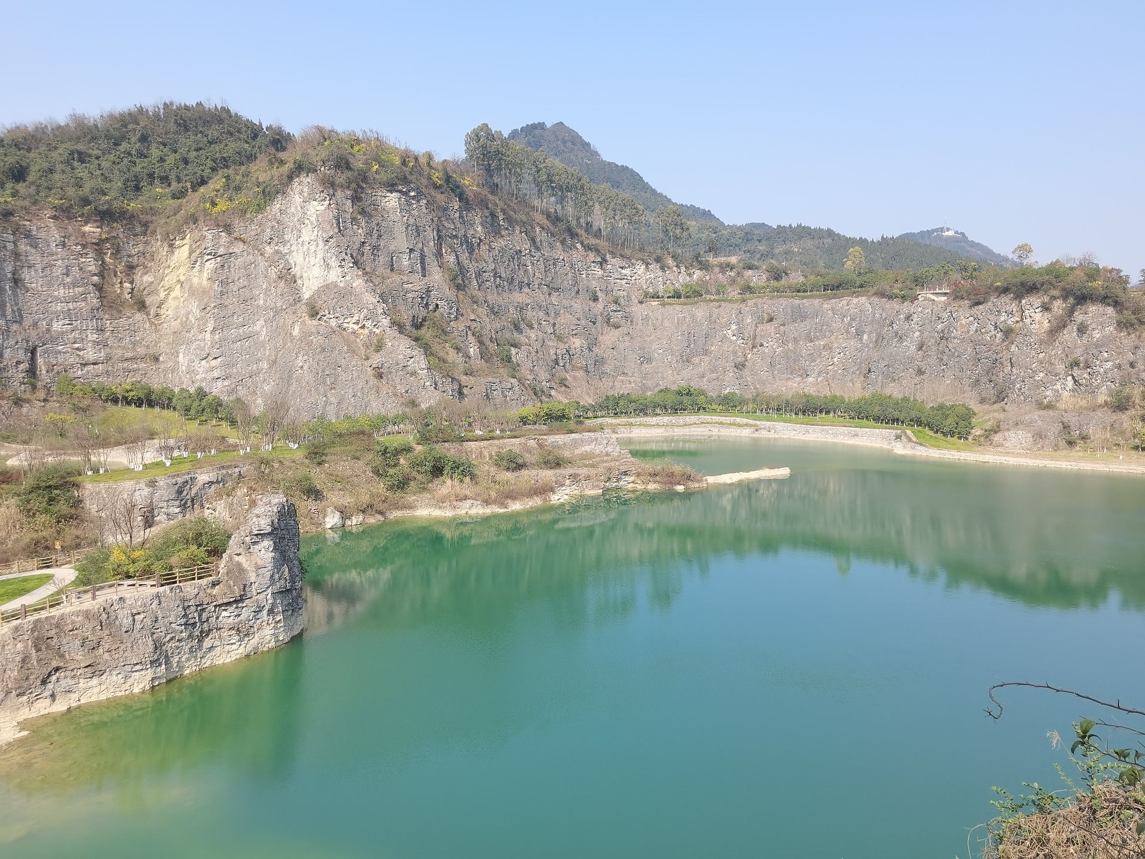 十三号矿坑锶源池旅行图片 1