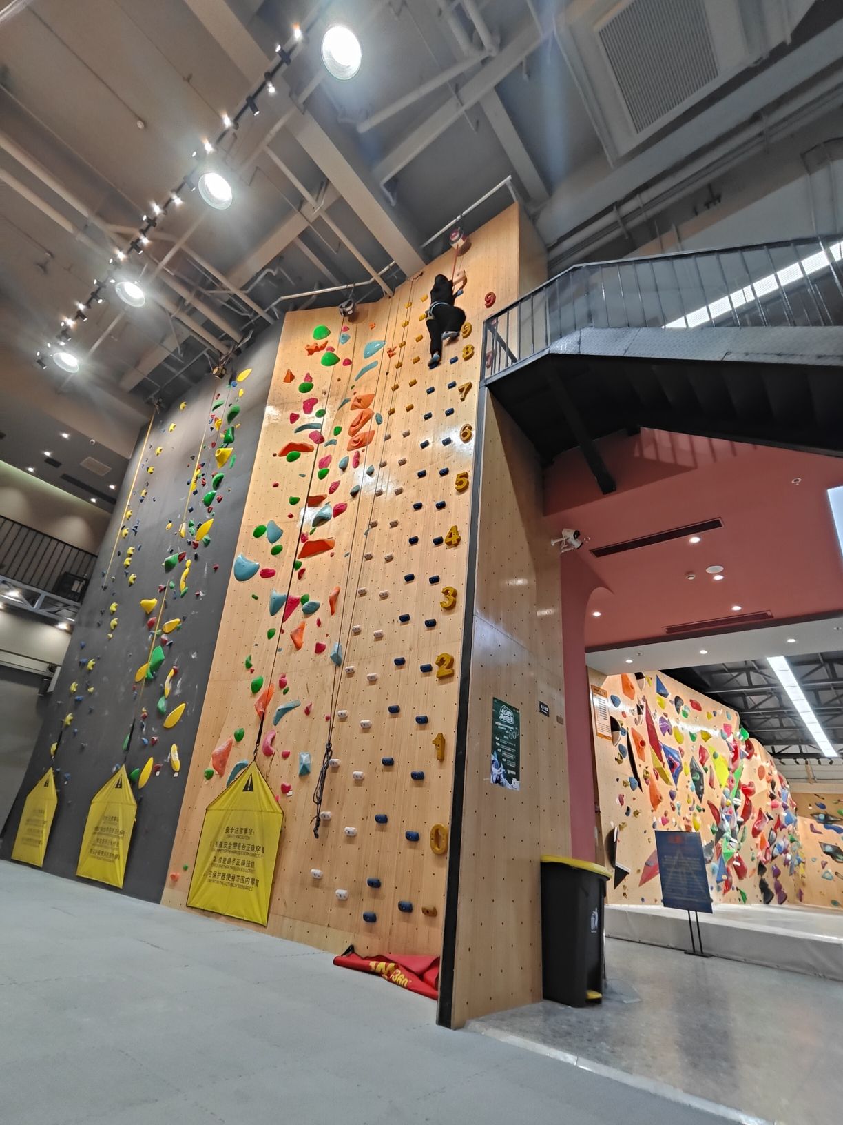 场地封面-CLIFFS颗粒攀岩(杭州东方时代中心店)