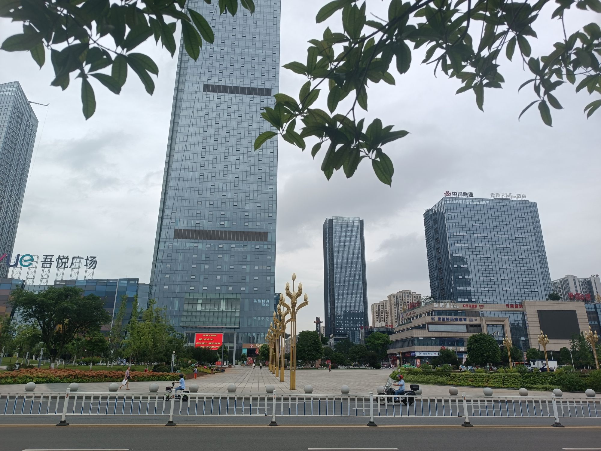 铜梁龙城天街南广场旅行图片 1