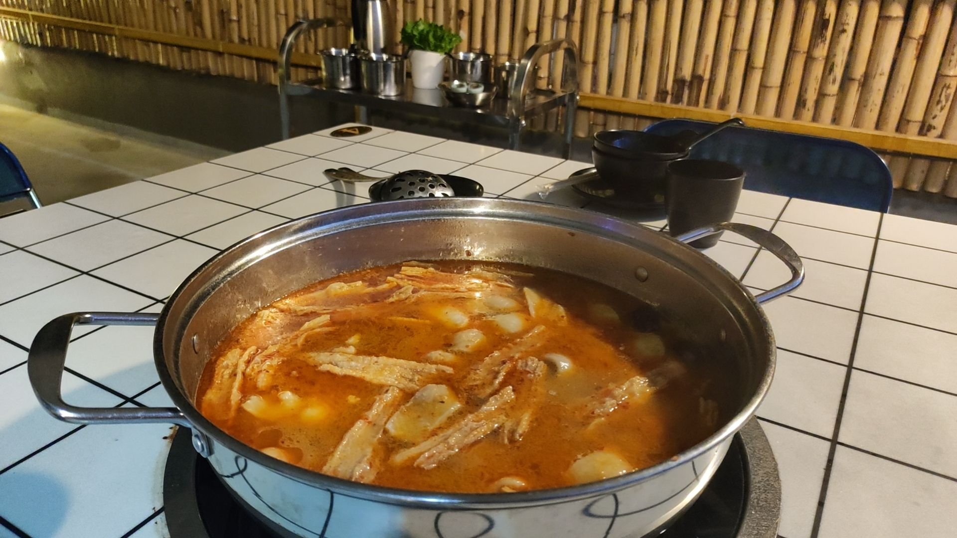 三亚天涯区哈黎故事椰子鸡火锅