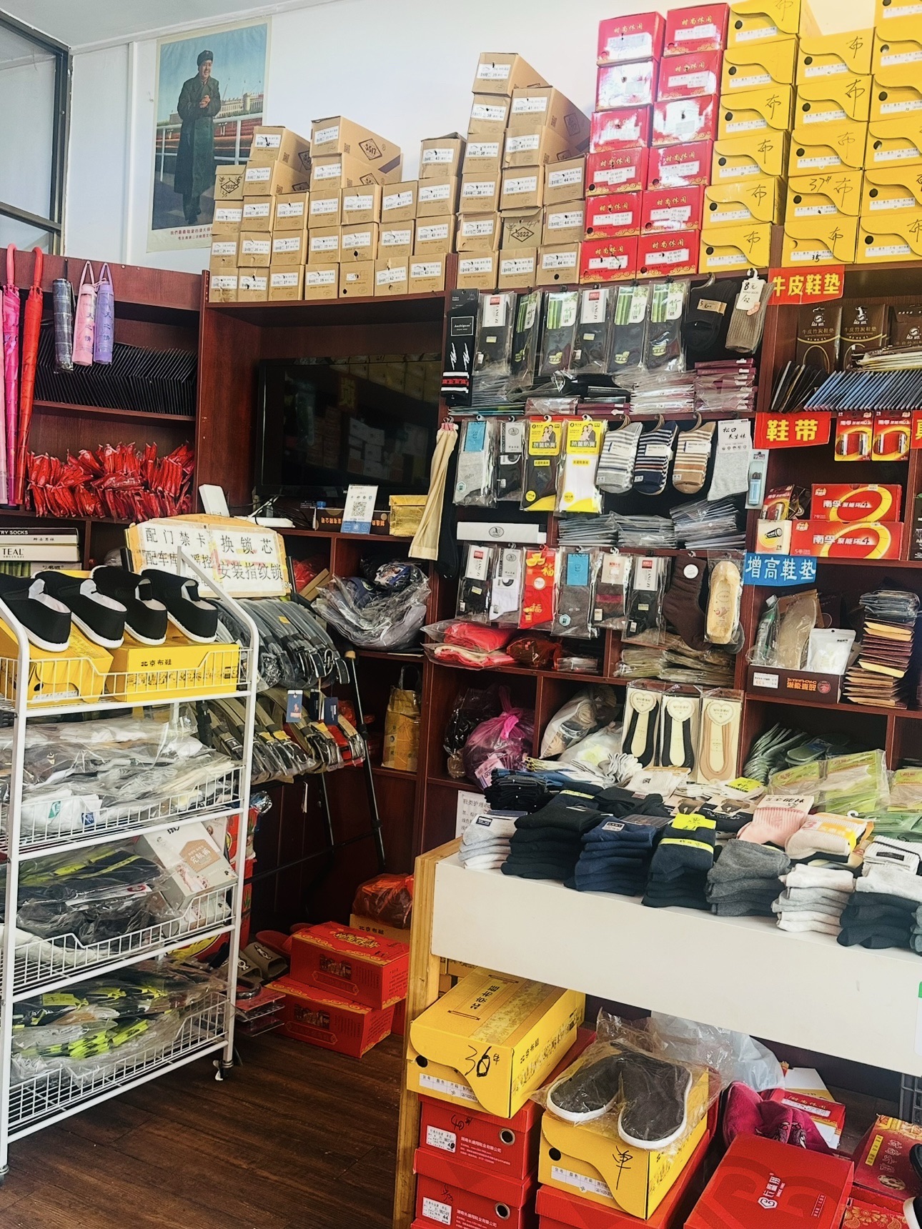 擦鞋修鞋配钥匙洗鞋修包换锁芯