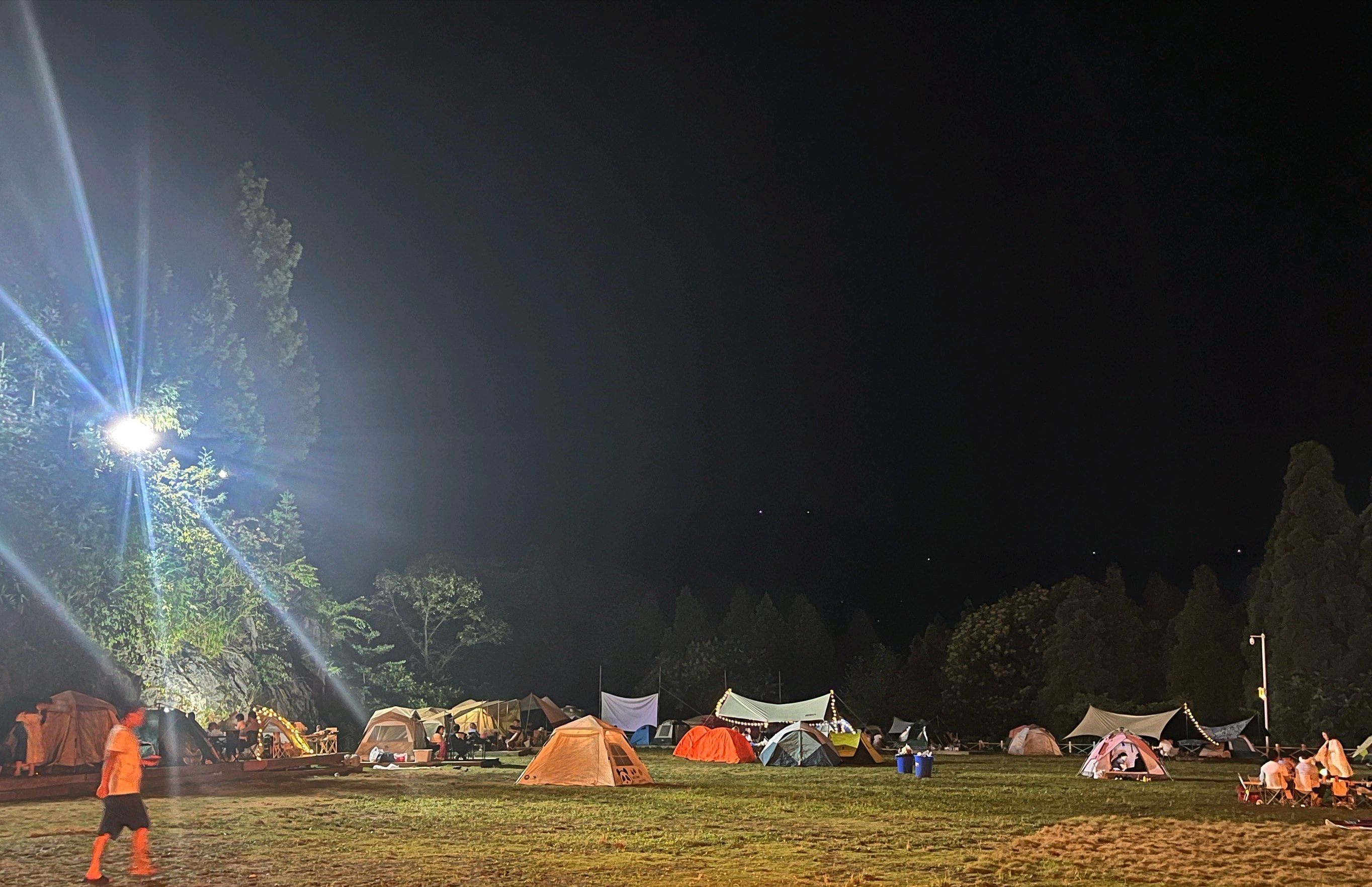 蓥夏22℃露营基地