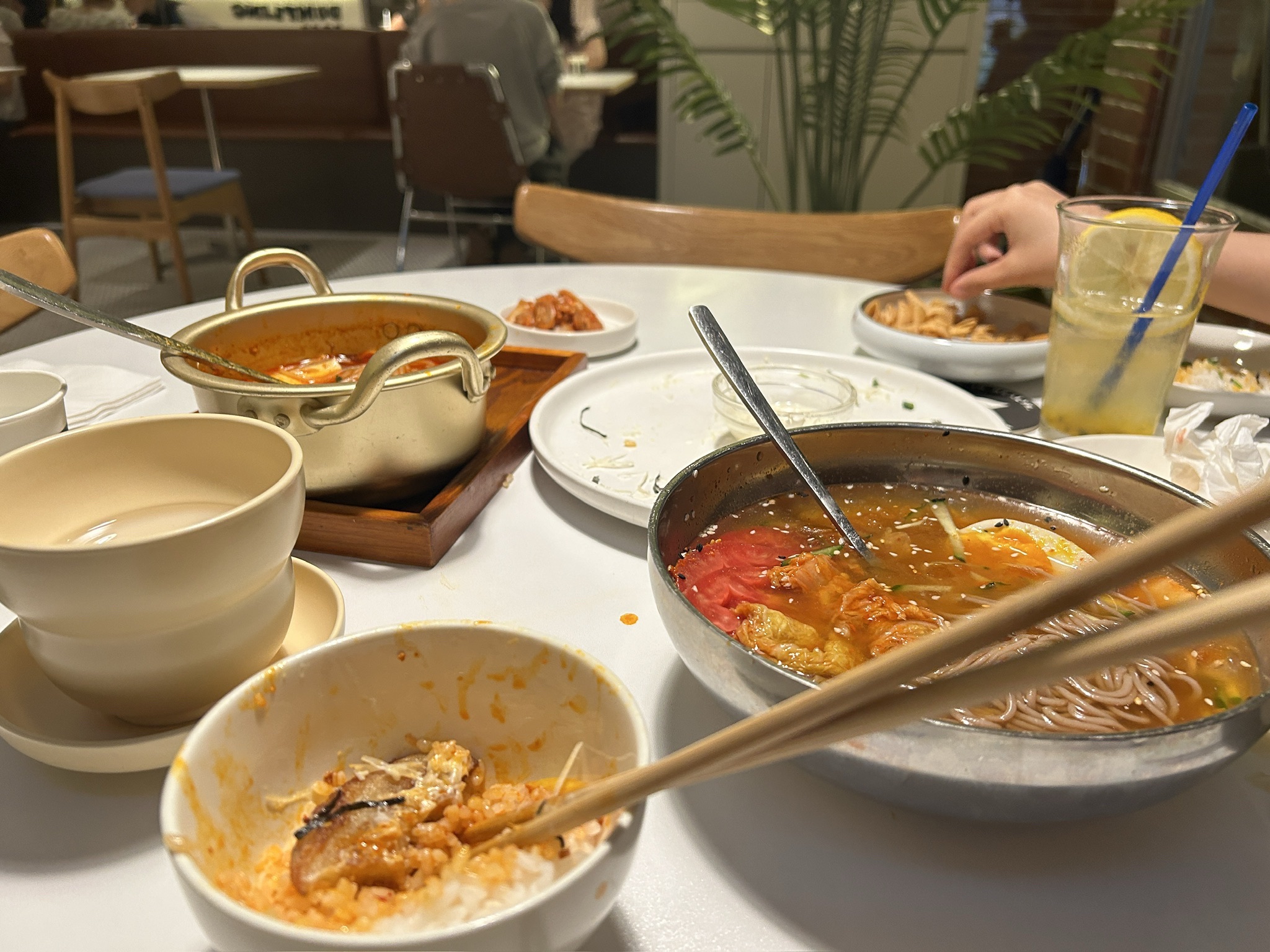 JOJO韩式餐厅(水映华庭店)