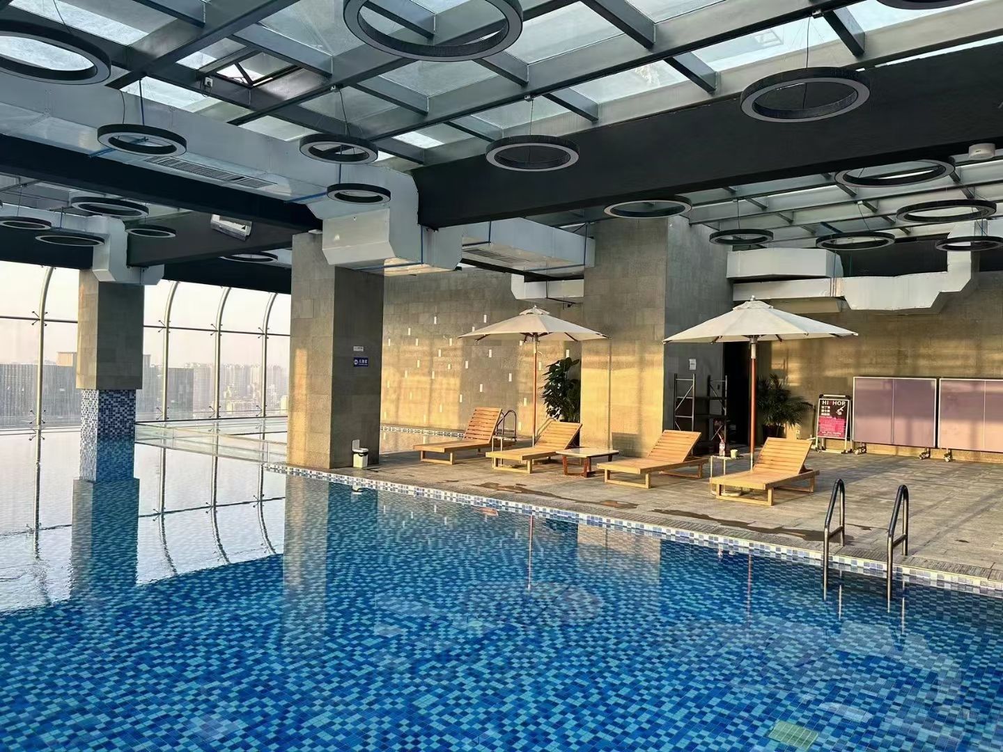 场地封面-希尔顿欢朋立动游泳健身