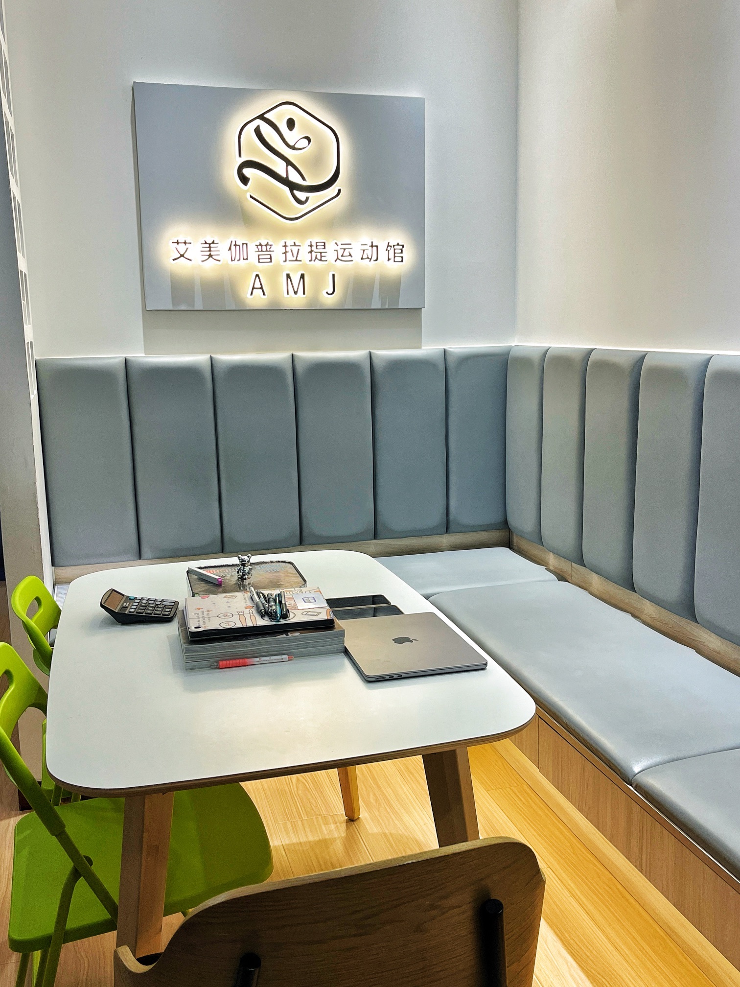 场地封面-艾美伽普拉提·瑜伽(西堤红山店)