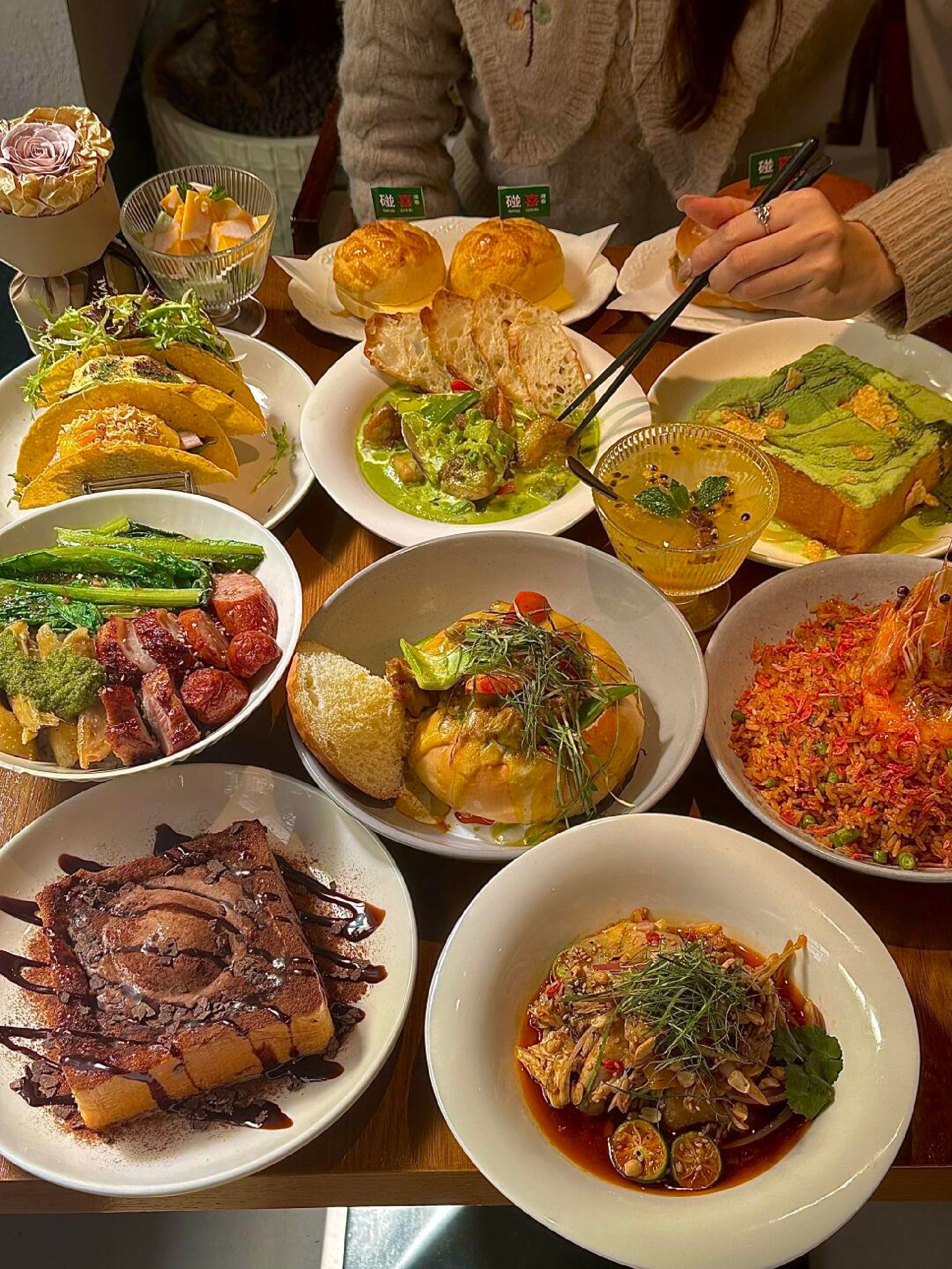 碰喜港泰融合餐厅
