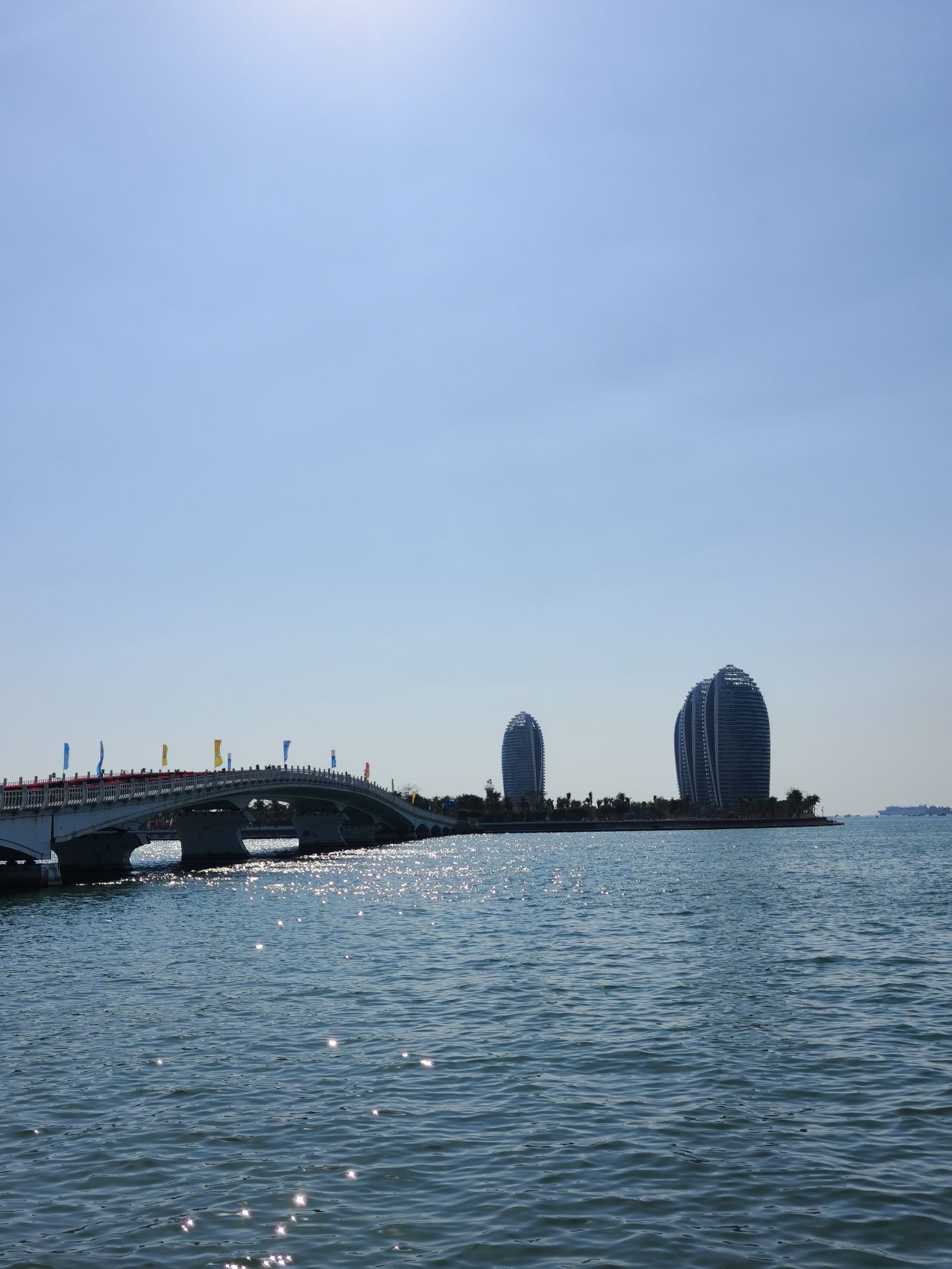 凤凰岛桥头公园