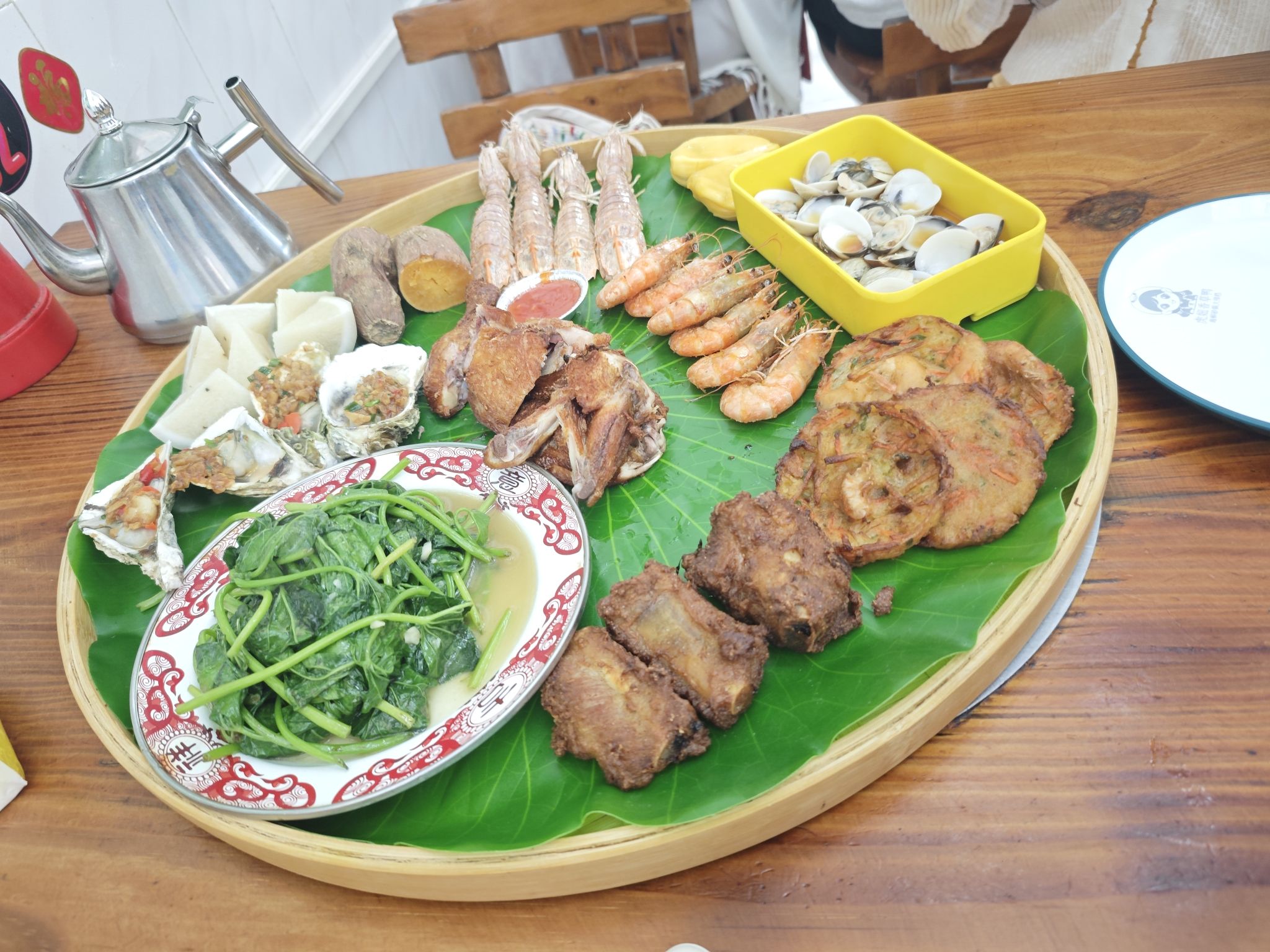 虎妞香草鸭·海鲜砂锅簸箕大排档