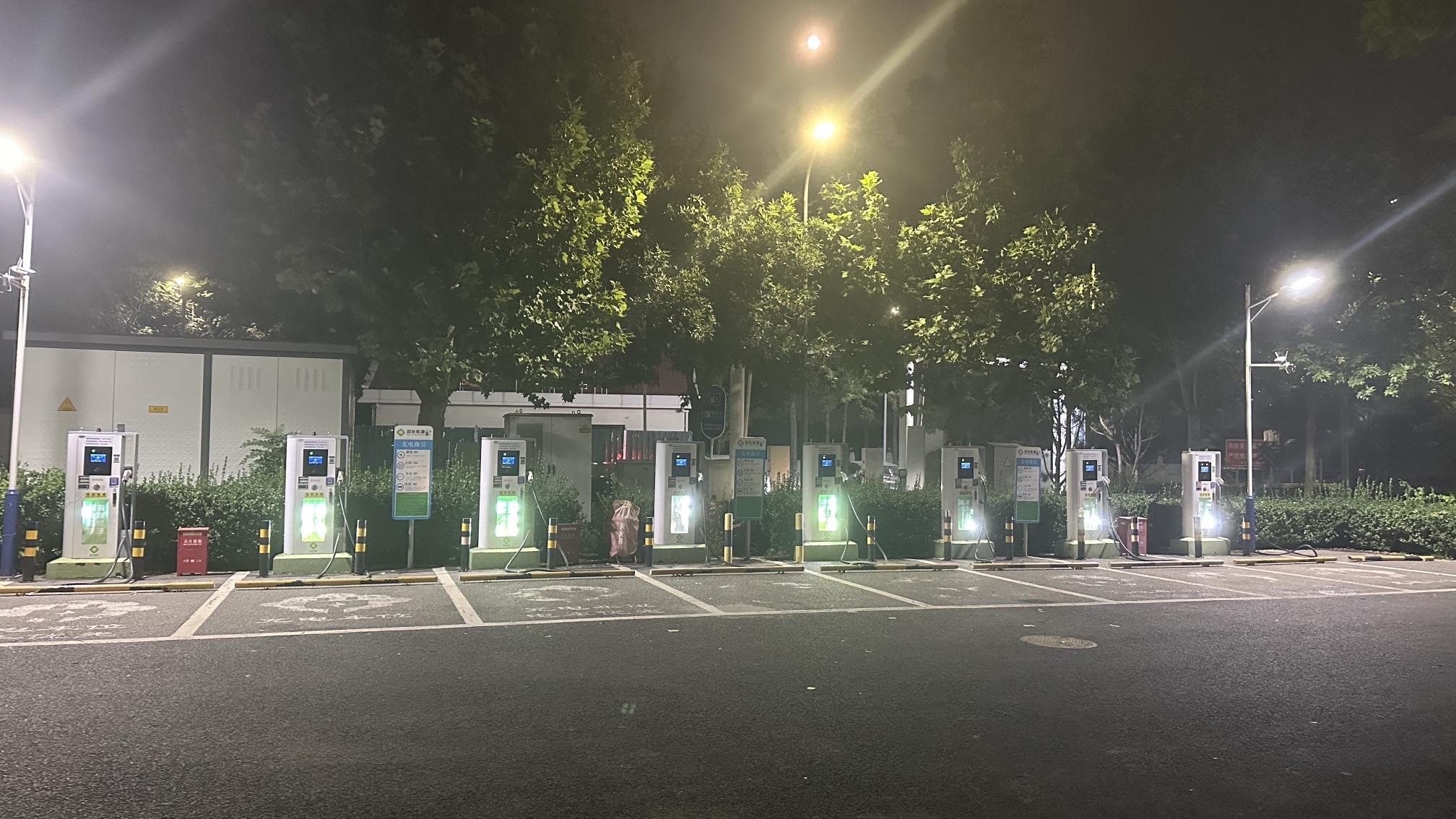 汽车充电站(首发能源京平高速北务服务区进京站)