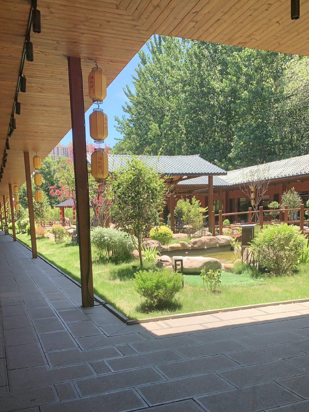 渔跃隆门·庭院餐厅