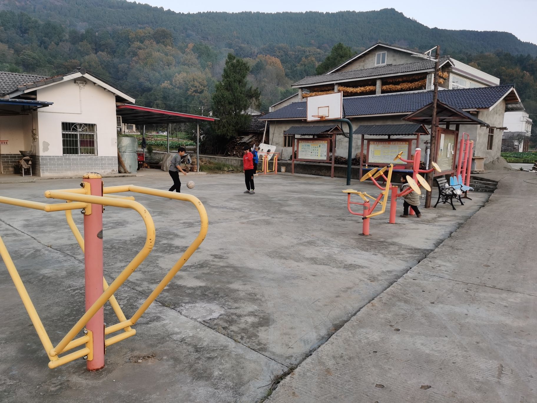 剑阁县演圣镇梁垭村6组文化广场旅行图片 3