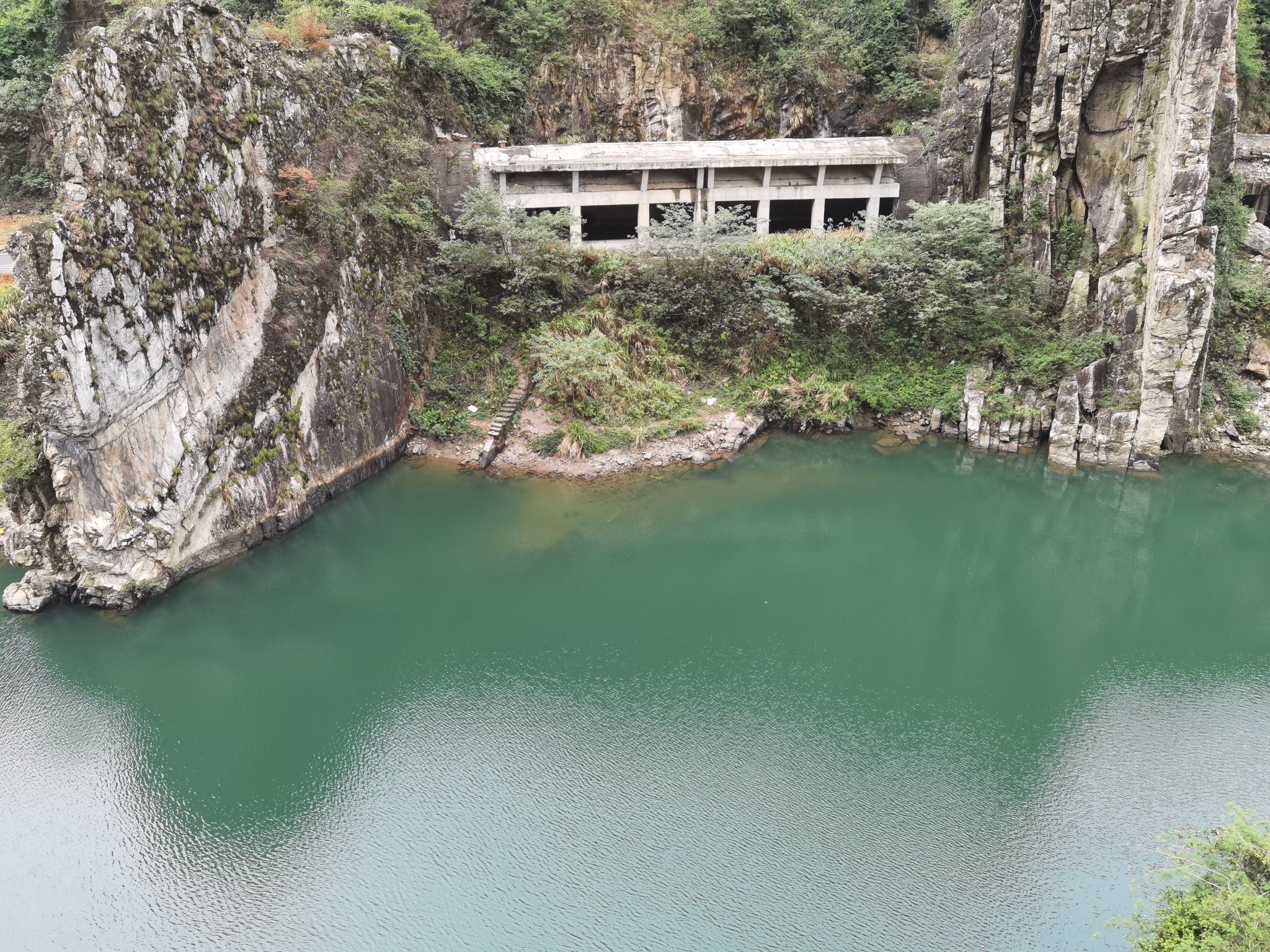 狗爬崖旅行图片 3