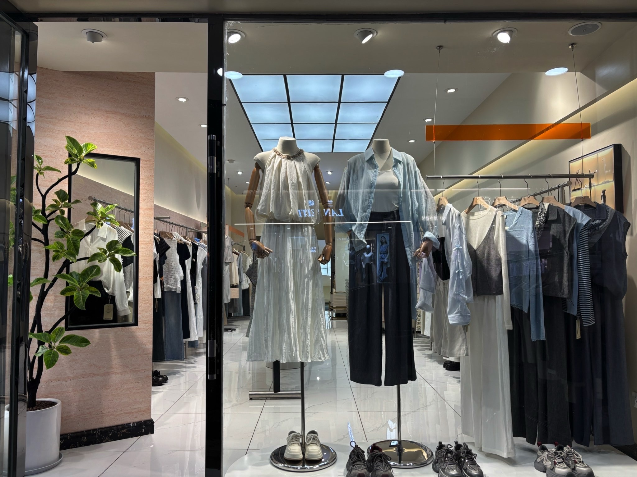 乐仙奴品牌女装 寻甸店