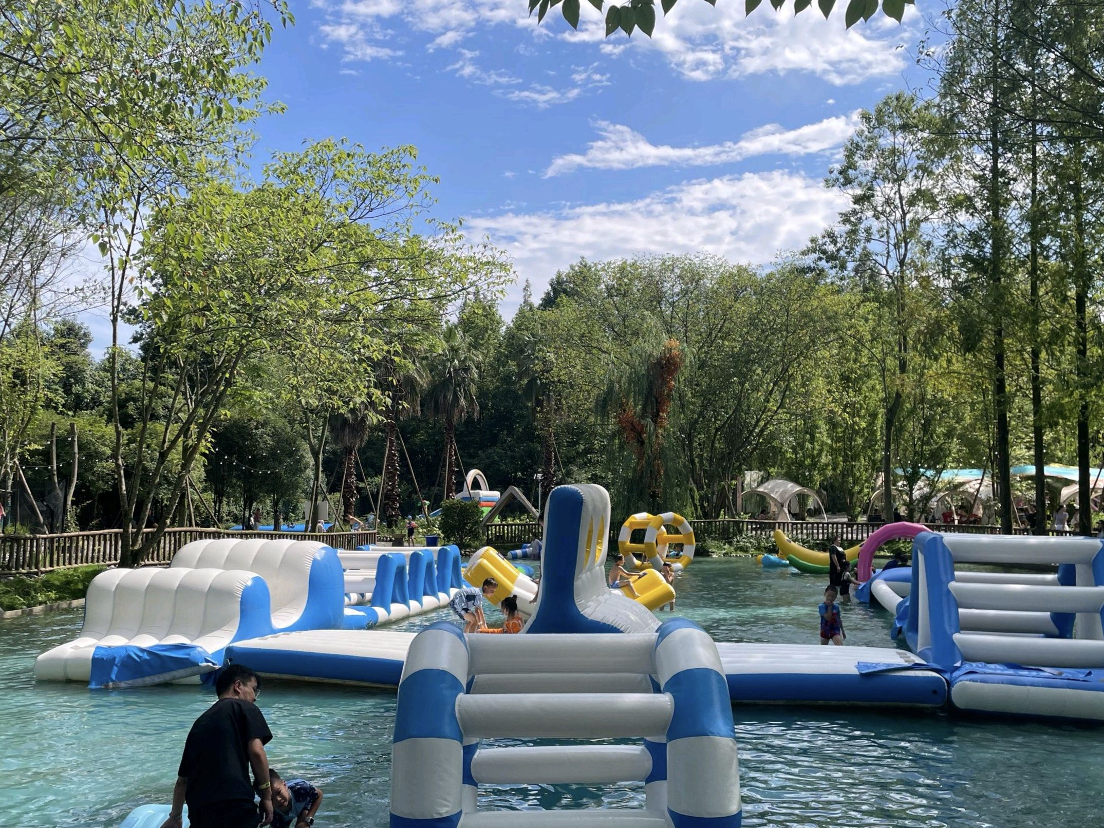 场地封面-枫叶小溪