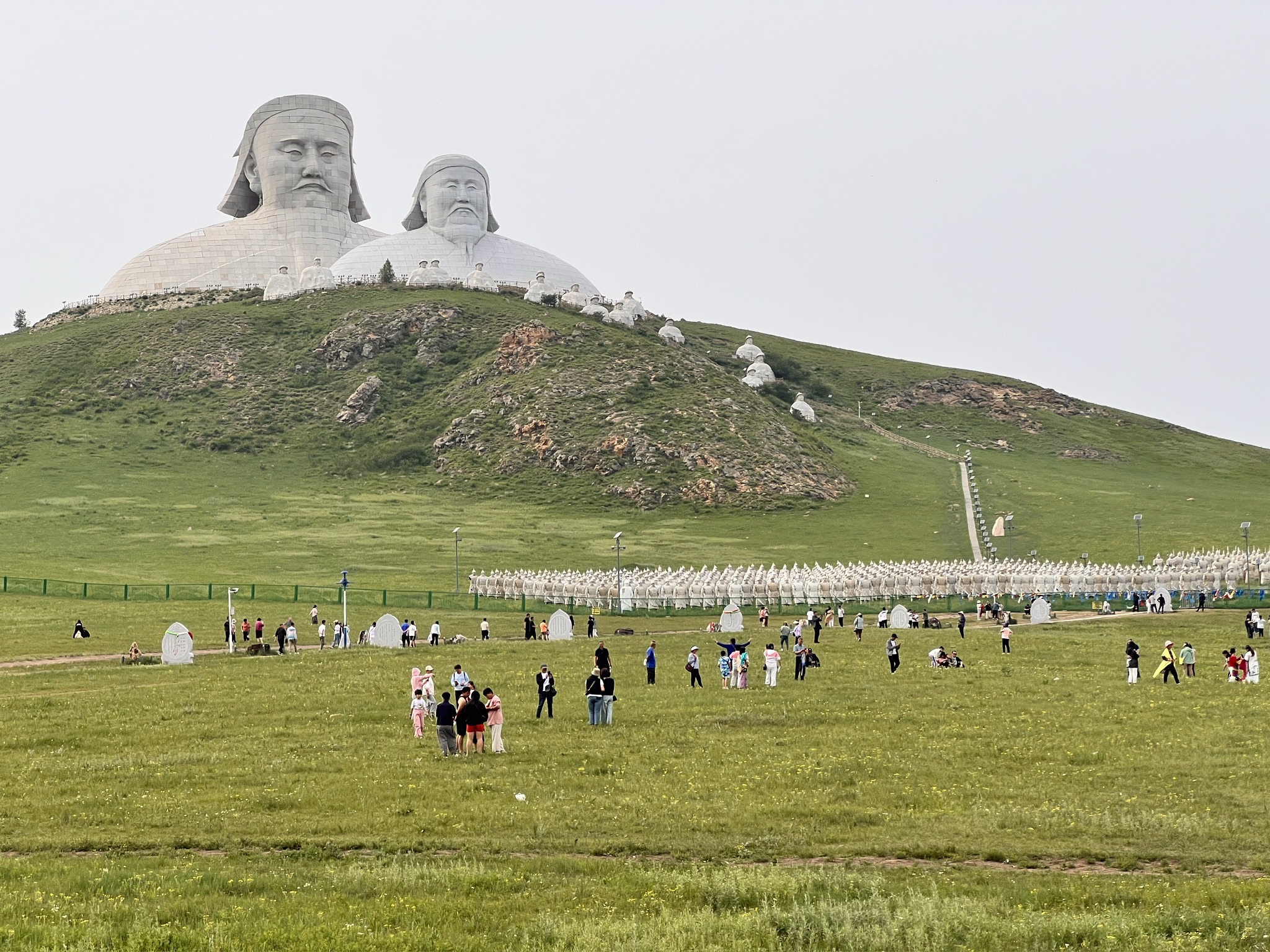 可汗山旅行图片 1