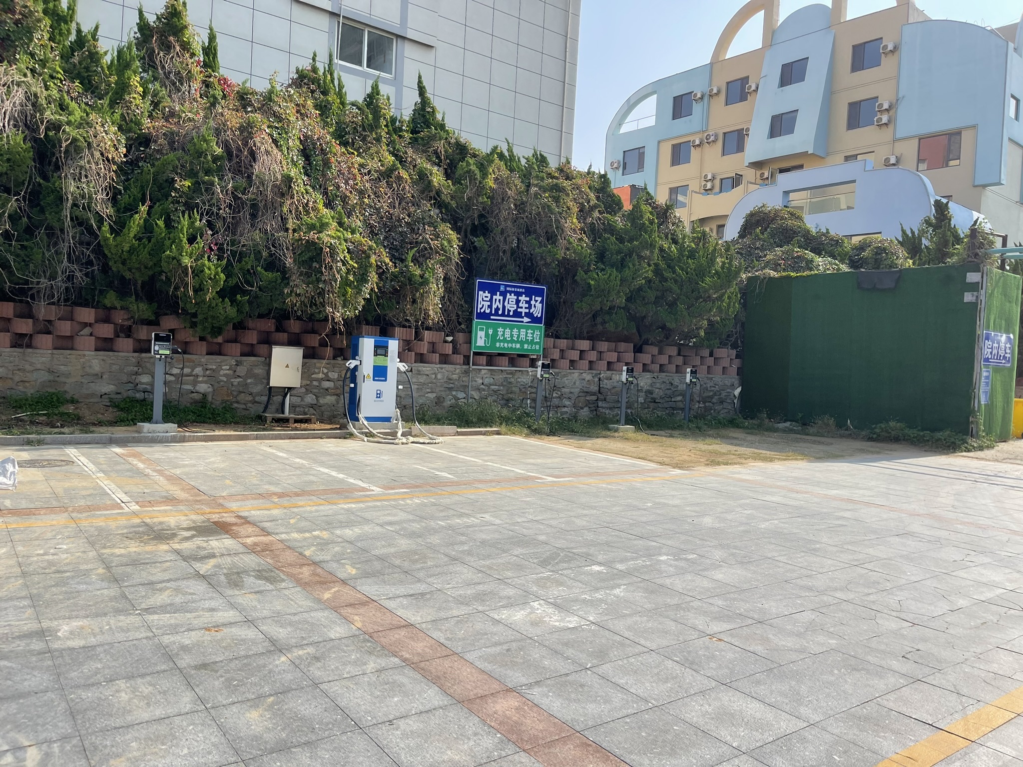 威海国际海水浴场地面停车场(出入口)