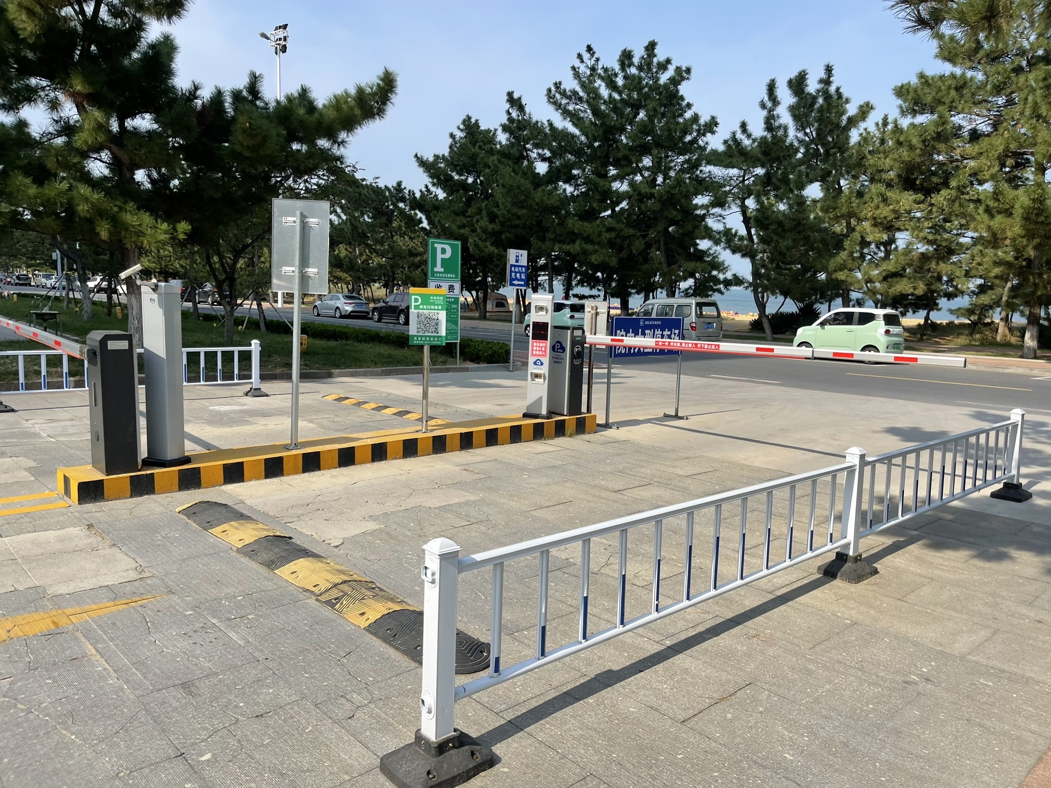 威海国际海水浴场地面停车场(出入口)