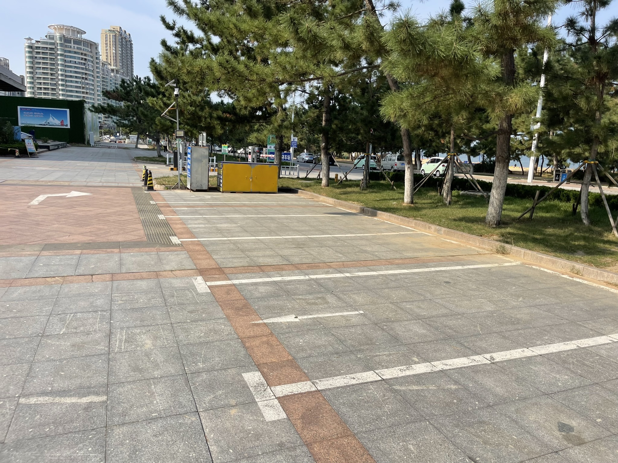 威海国际海水浴场地面停车场(出入口)