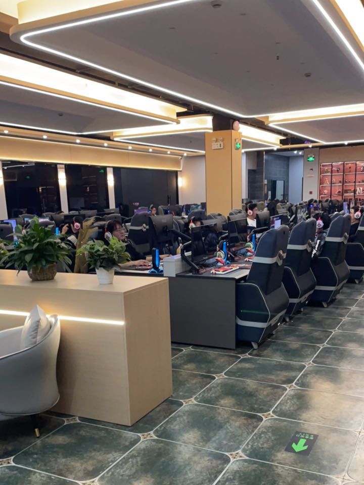 金龙花园摩登电竞网吧