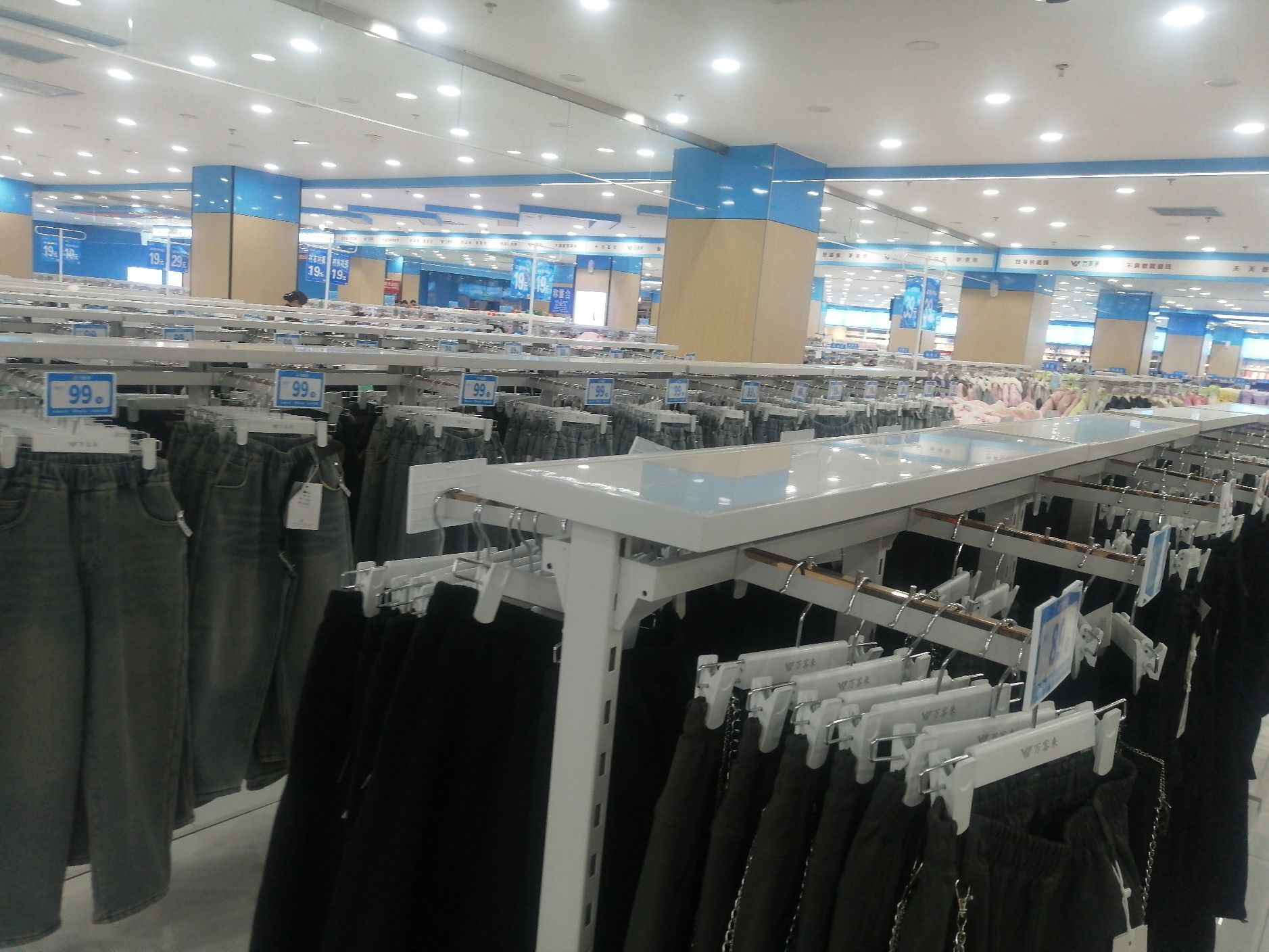 万客来服装超市(东海店)