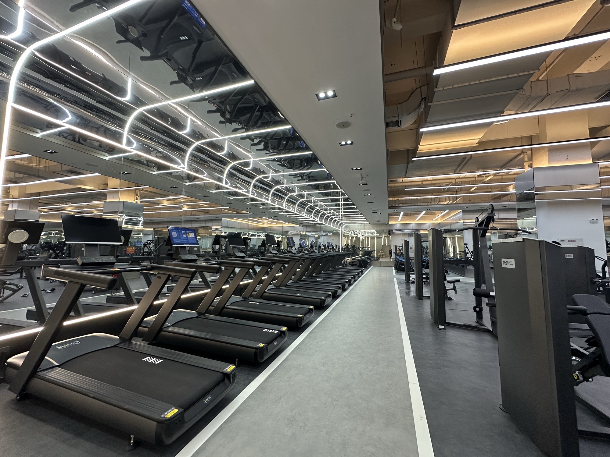 场地封面-艾维汇游泳健身旗舰店