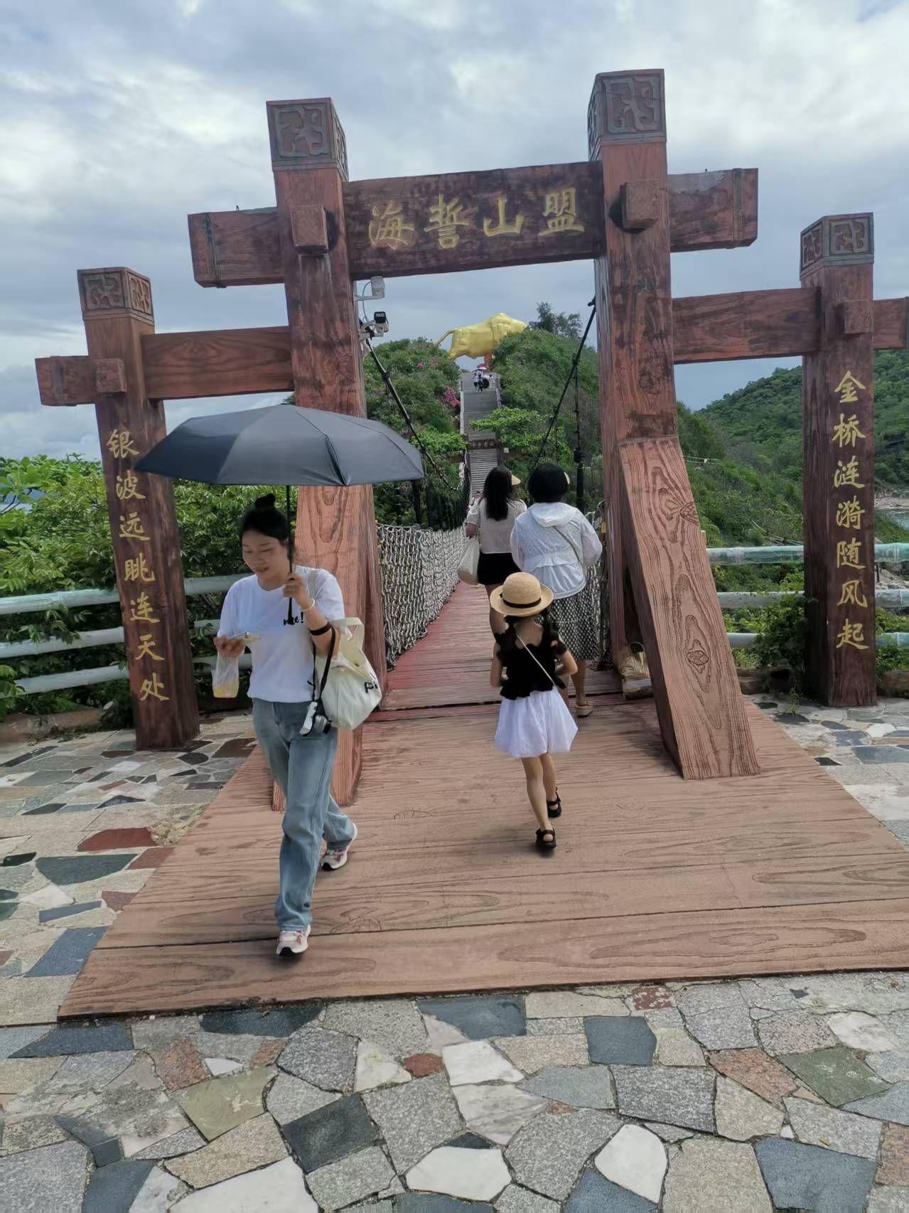 金牛奔海雕塑