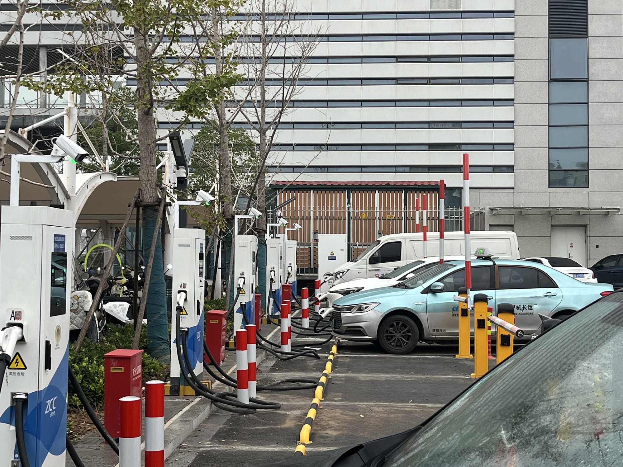 国家电网汽车充电站(浙江省金华市义乌市轨道交通江东站停车场)