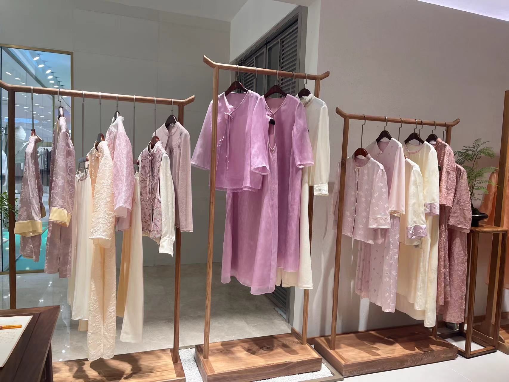 善护念服饰(武汉国际广场店)