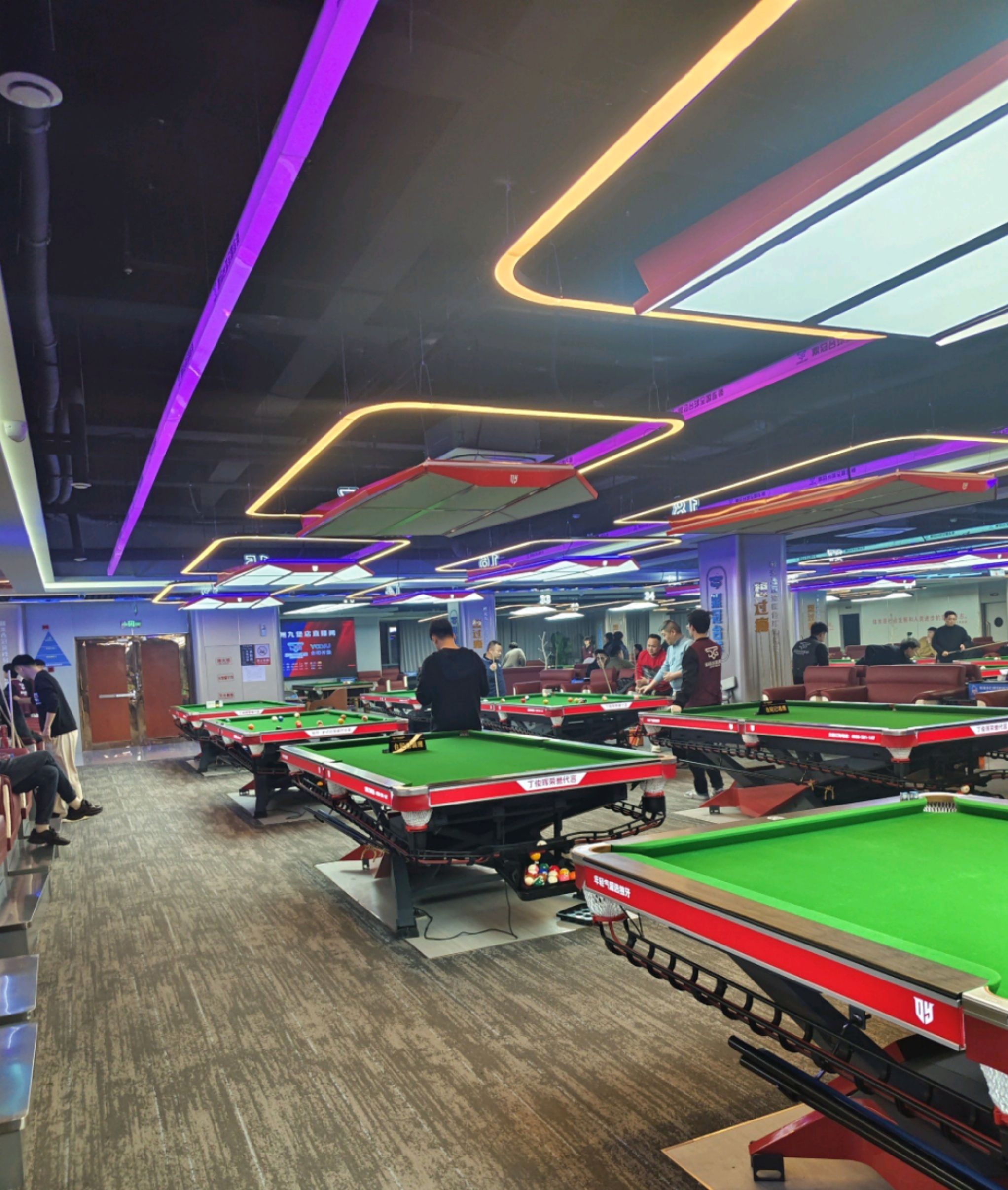 场地封面-鼎冠竞技台球俱乐部