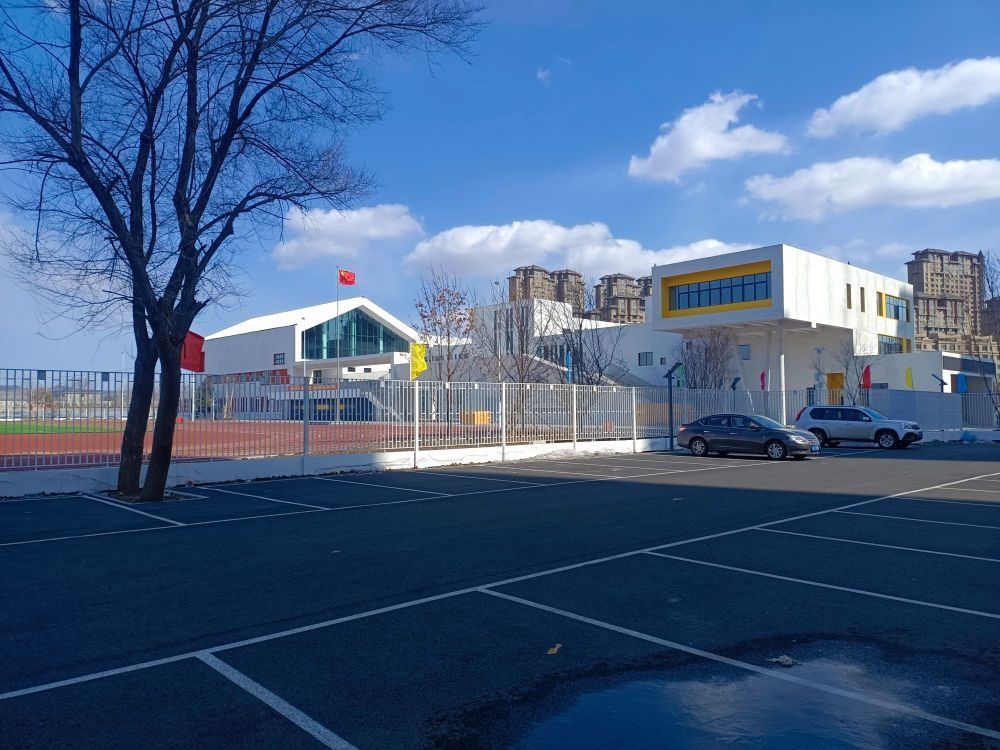 鸡西市田家炳第九中学校