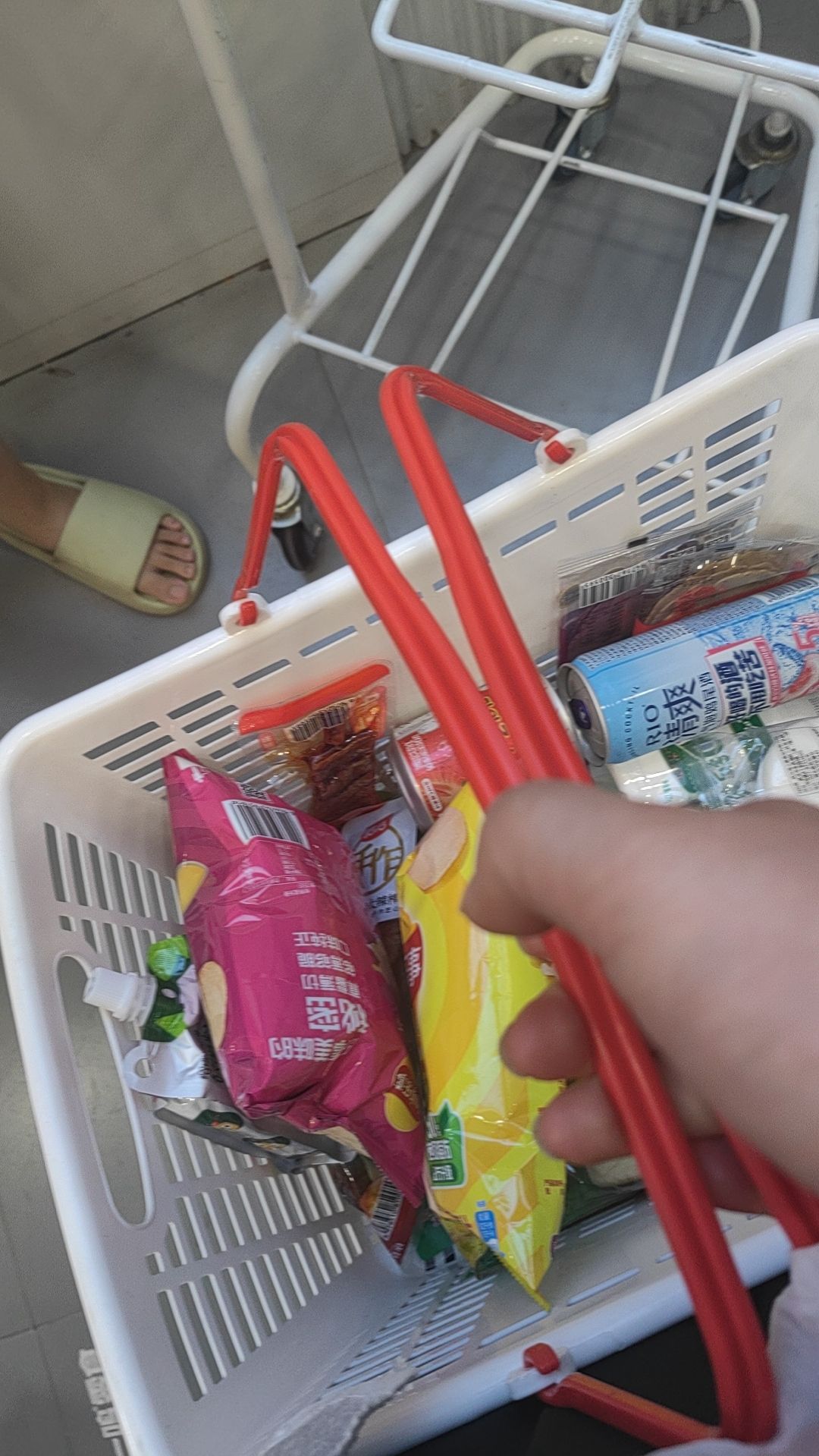 赵一鸣零食(海南三亚天涯镇店)
