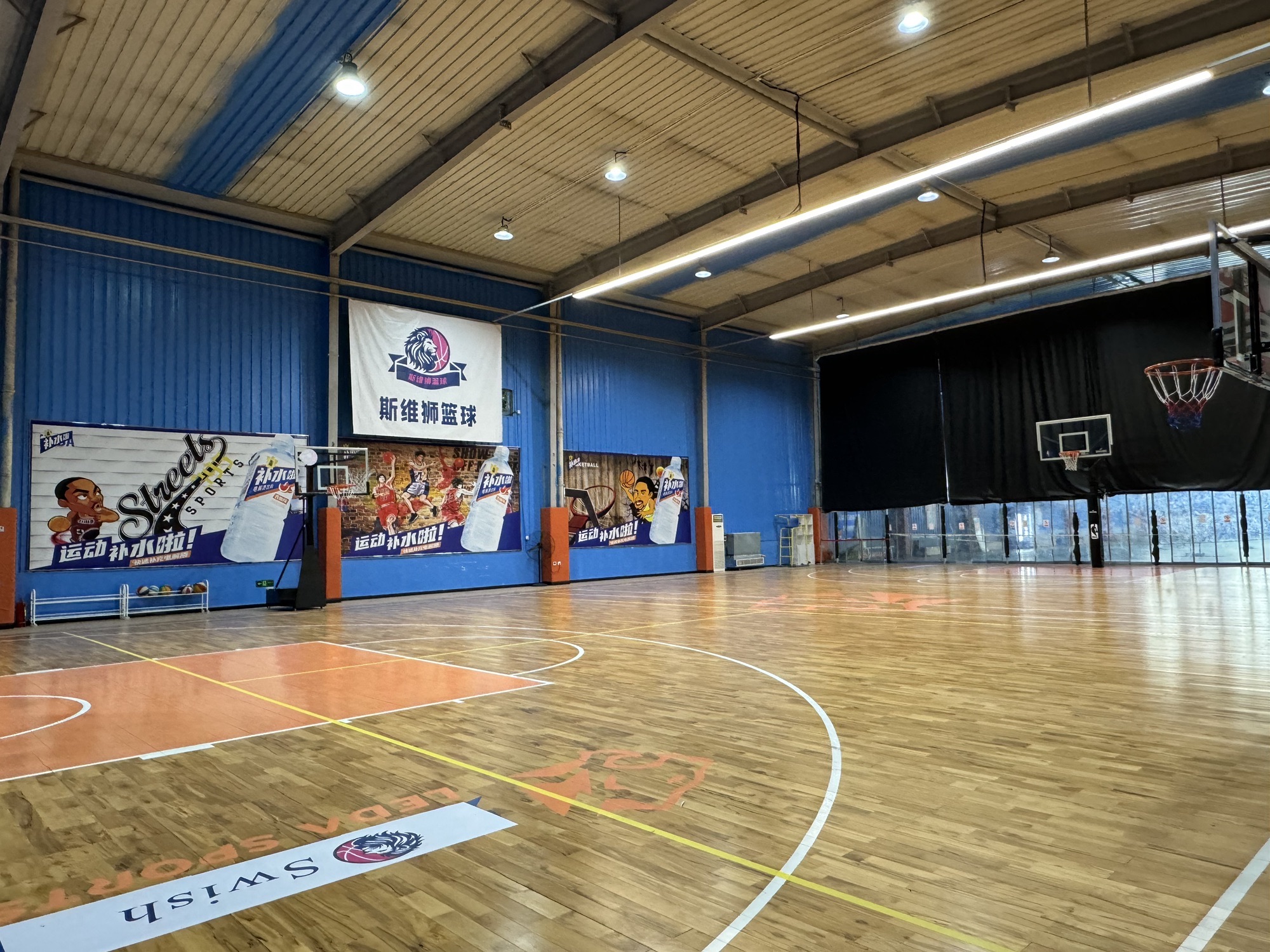 场地封面-斯维狮篮球