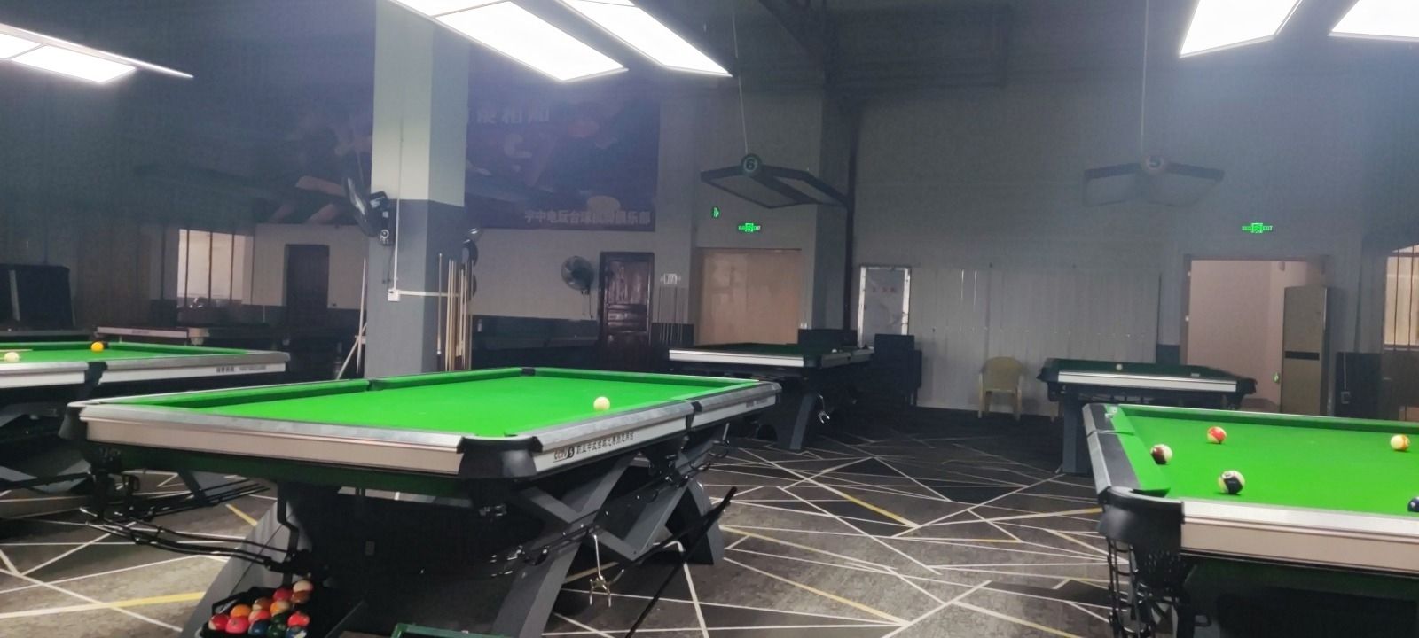 宇中电玩台球俱乐部