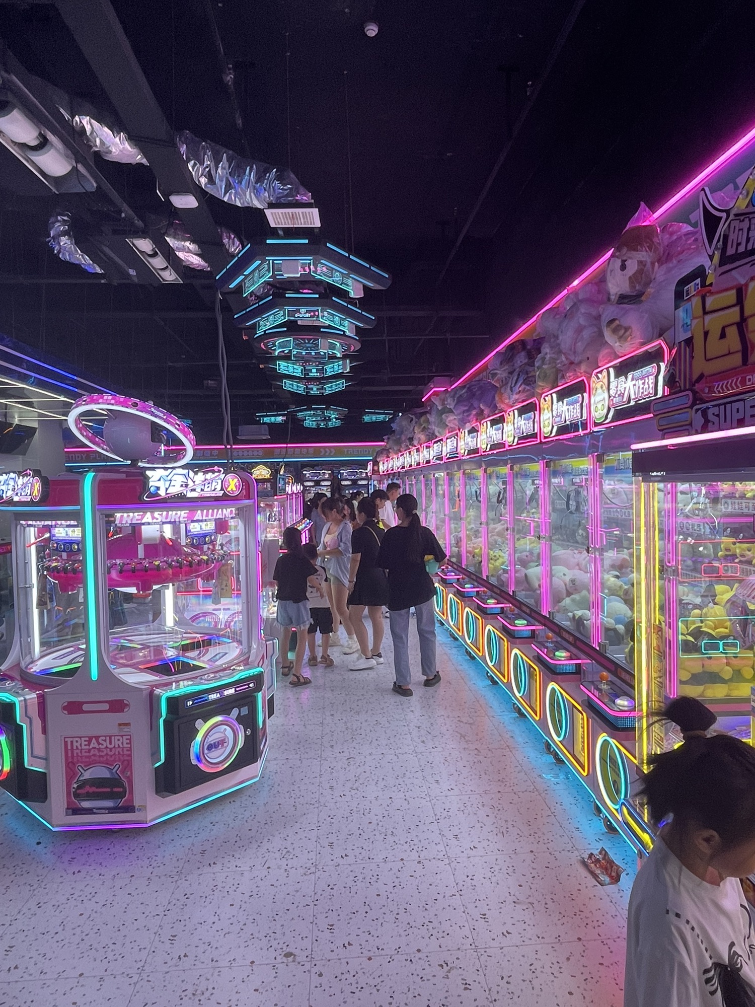 星际潮玩超乐场(广安吾悦新印巷店)