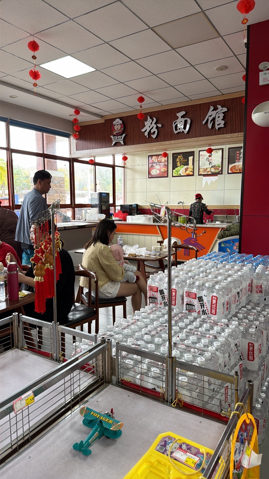 琼中服务区超市