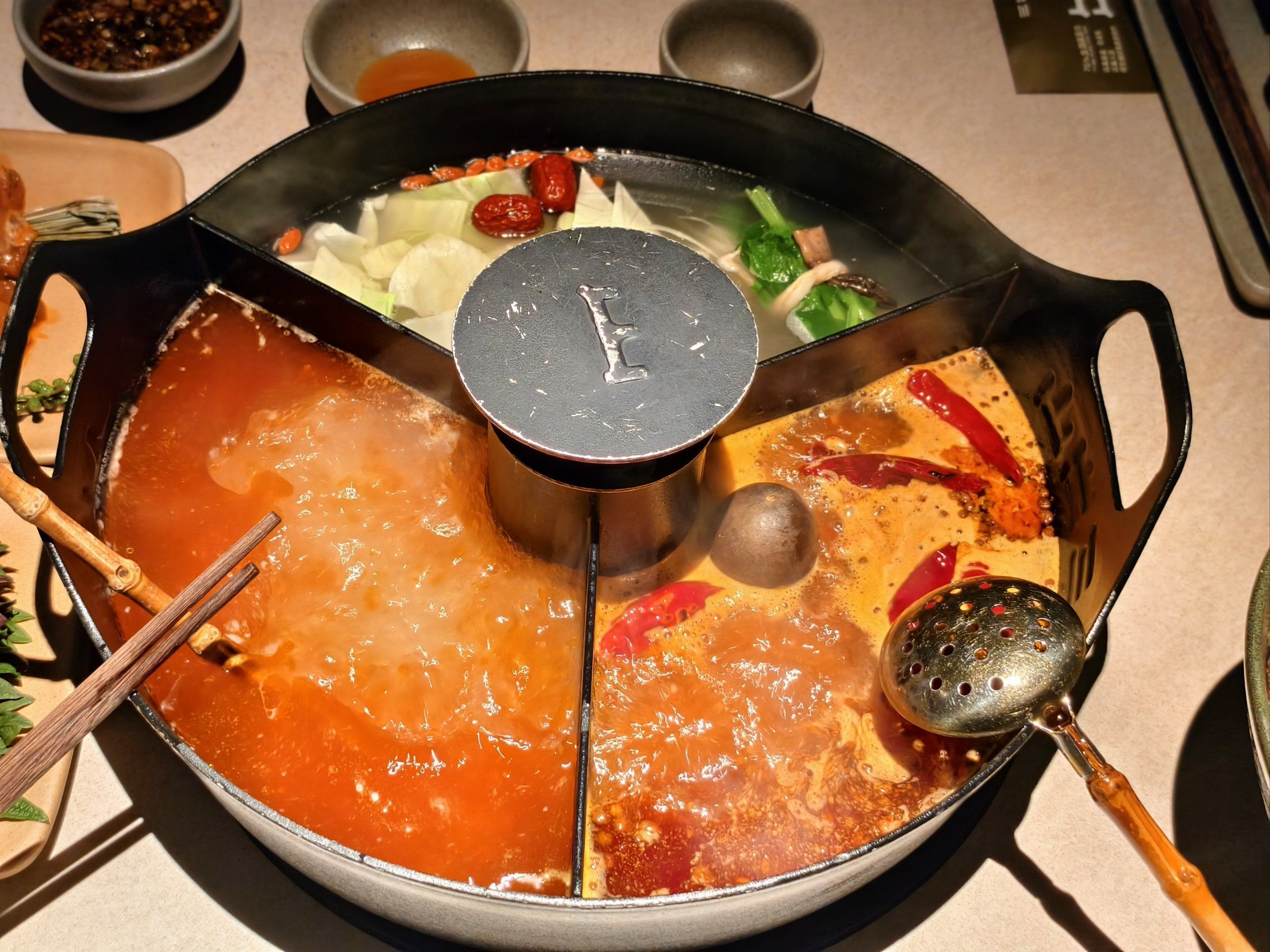 三出山·苍屿翠火锅(深圳首店)