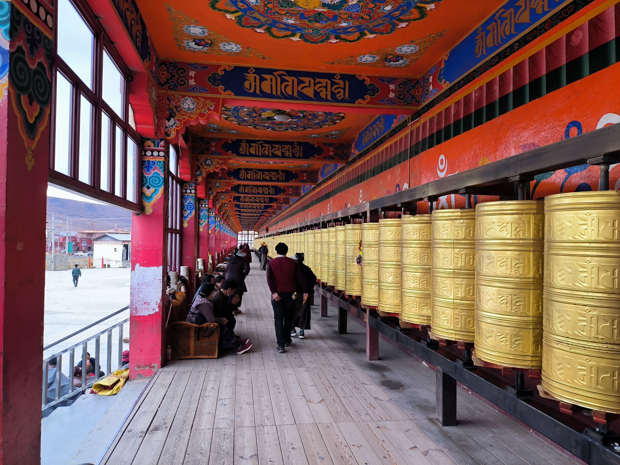 亚青寺观景平台旅行图片 3
