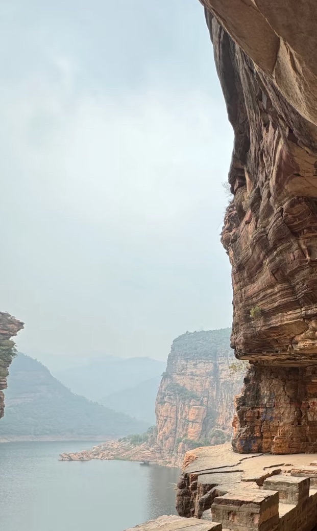 峡沟挂壁公路观景台旅行图片 2