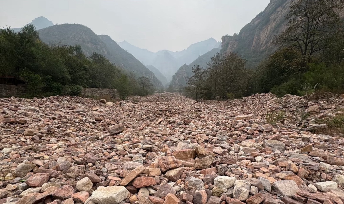 峡沟挂壁公路观景台旅行图片 1