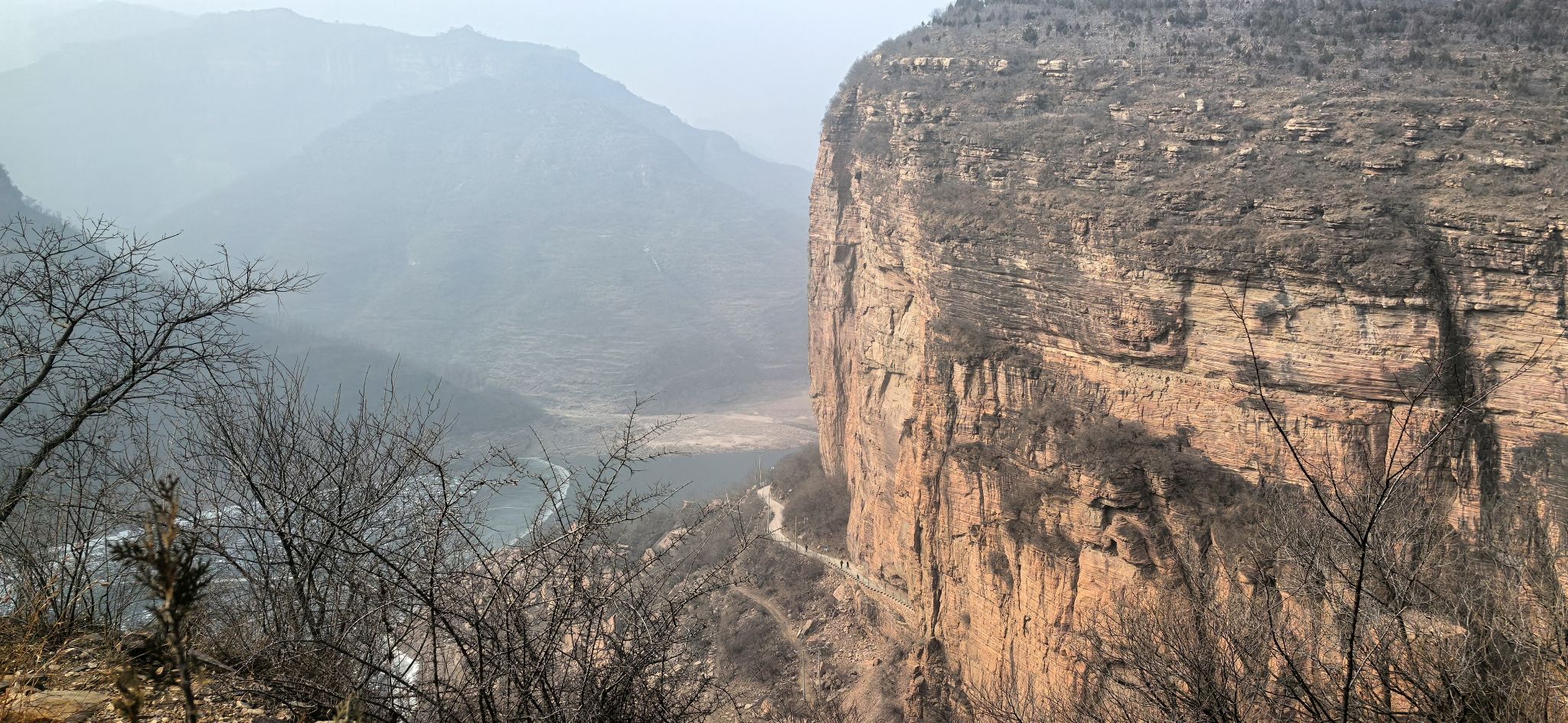 峡沟挂壁公路观景台旅行图片 1