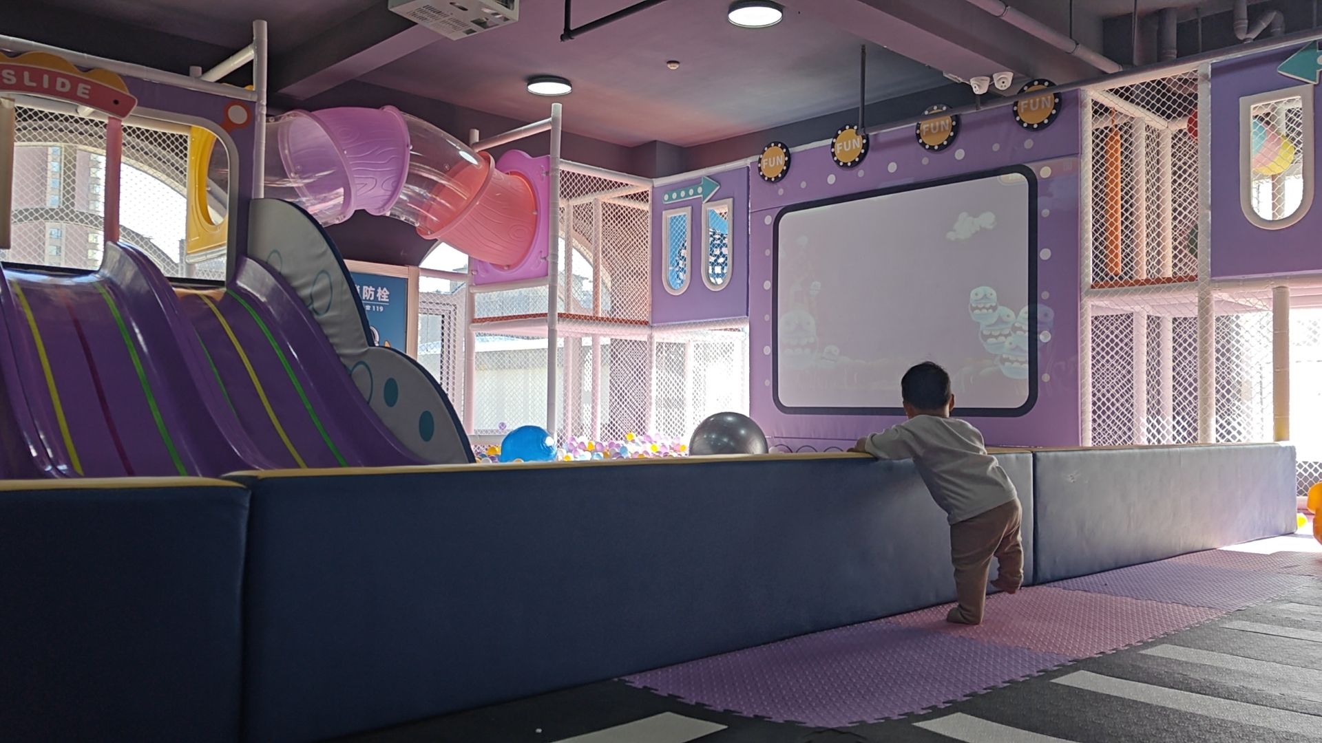 酷袋熊儿童亲子乐园