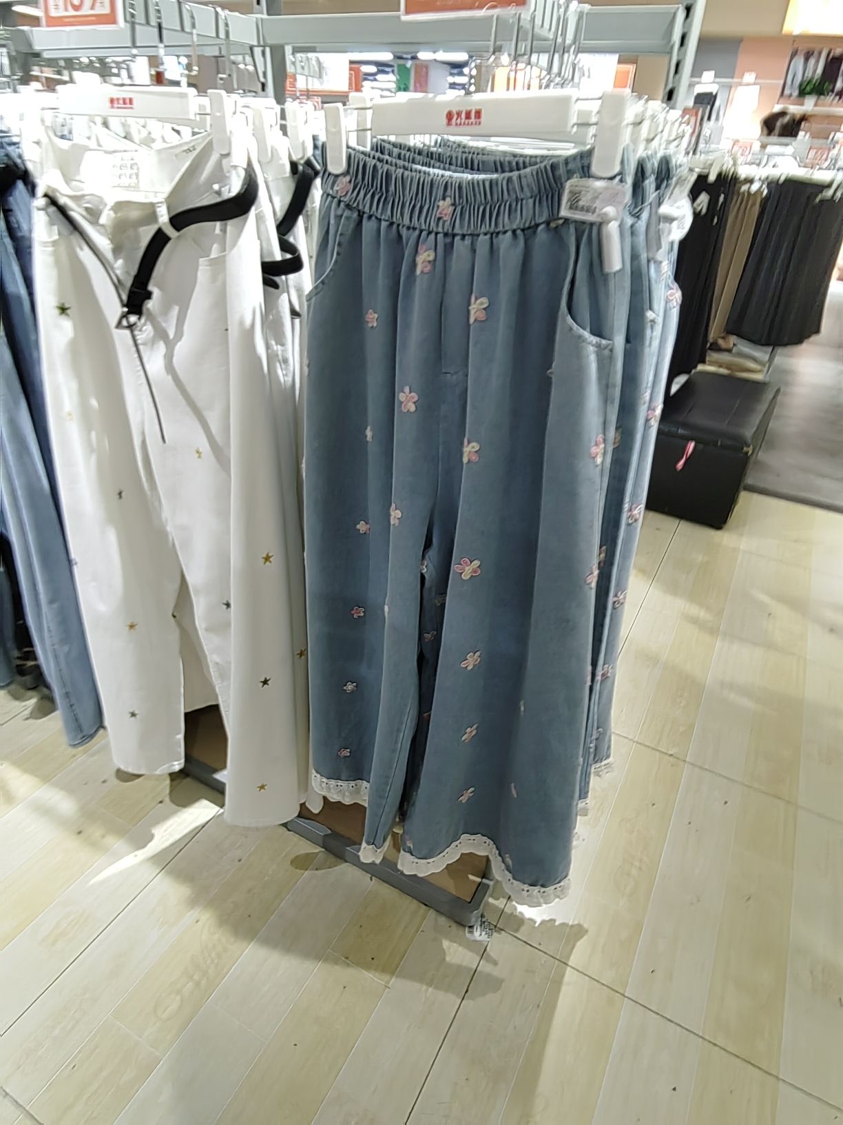 火狐狸鞋服饰品批发城
